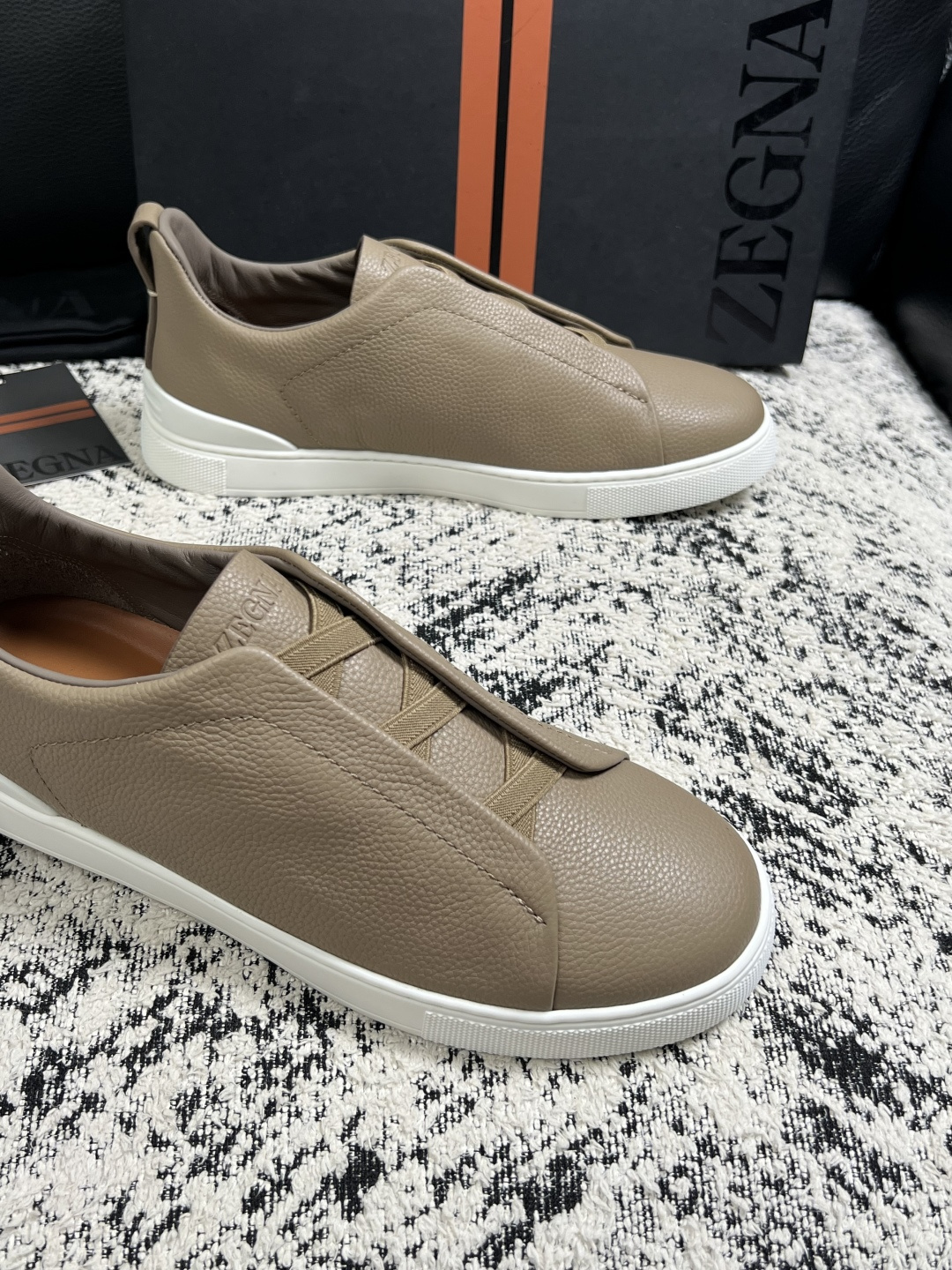 Zegna  高品质  顶级工艺品  杰尼亚  专柜新款原厂配置，意大利进口牛皮面料，进口牛里垫，透气舒适，鞋底：原厂特