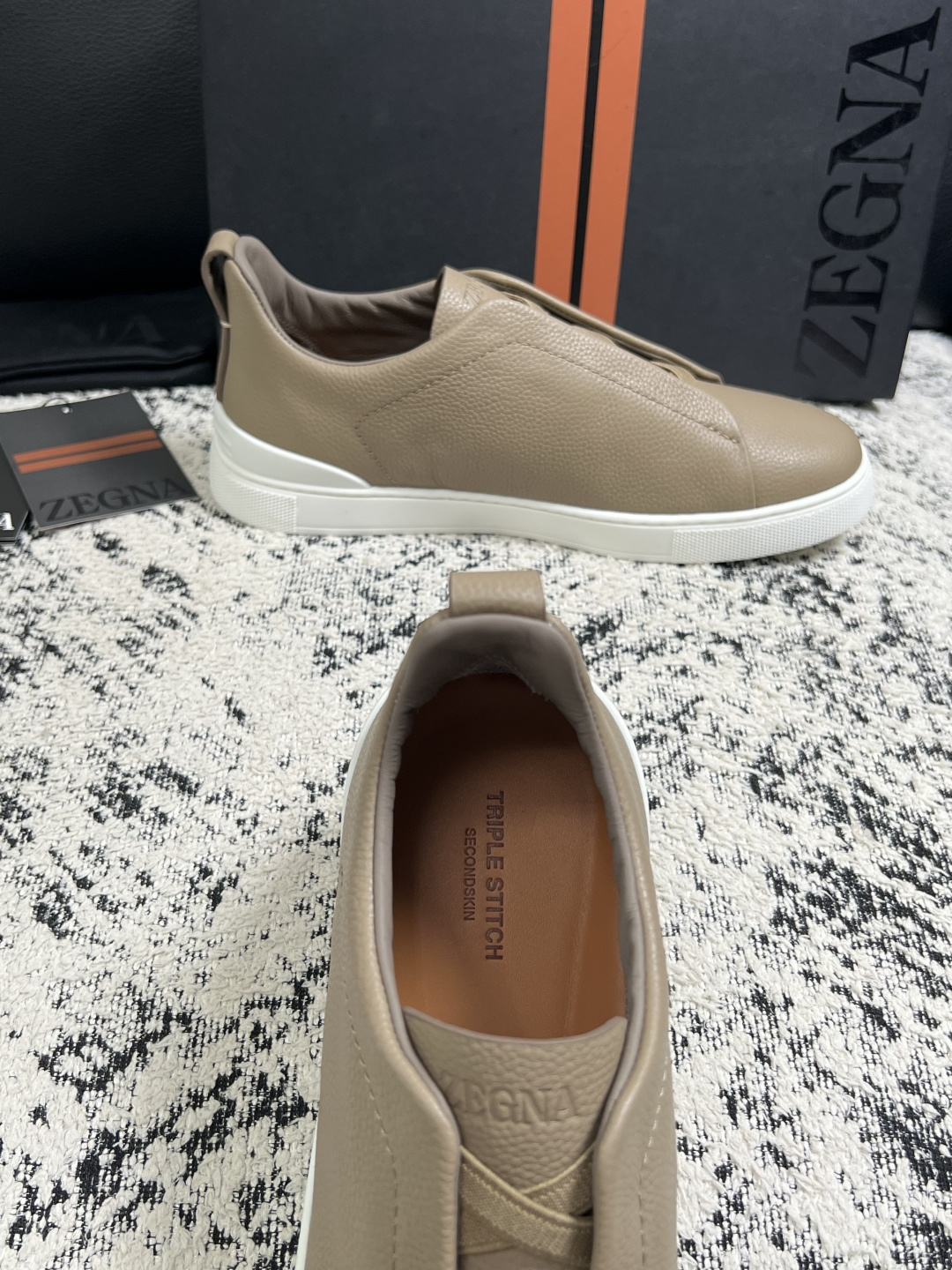 Zegna  高品质  顶级工艺品  杰尼亚  专柜新款原厂配置，意大利进口牛皮面料，进口牛里垫，透气舒适，鞋底：原厂特