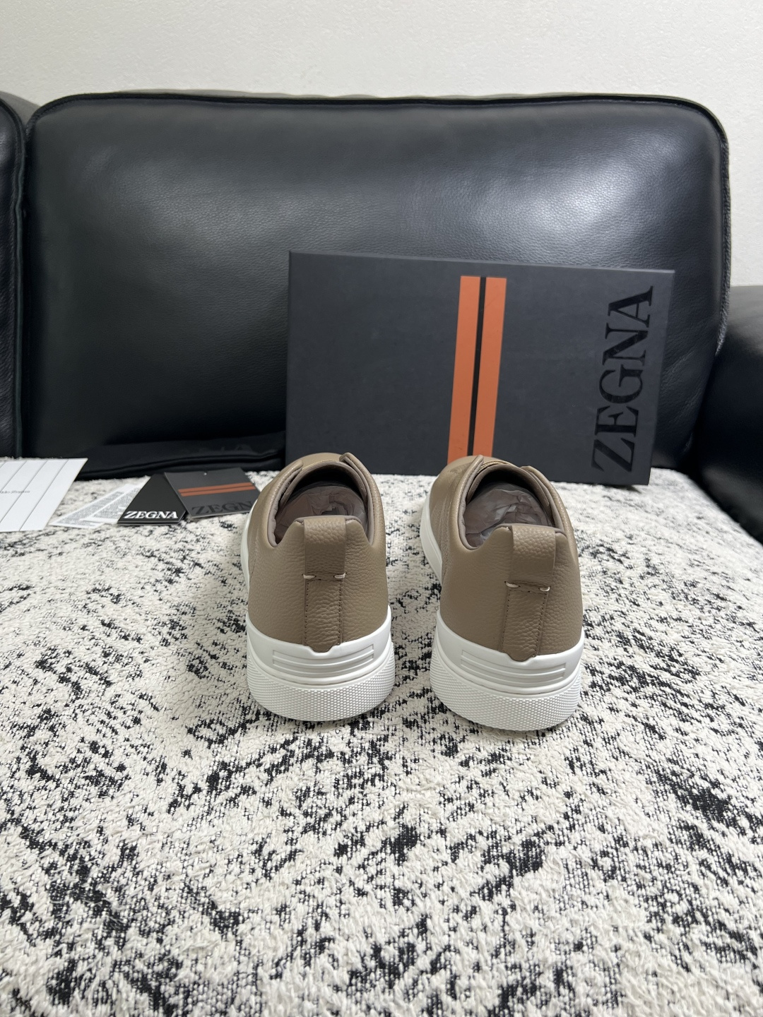 Zegna  高品质  顶级工艺品  杰尼亚  专柜新款原厂配置，意大利进口牛皮面料，进口牛里垫，透气舒适，鞋底：原厂特