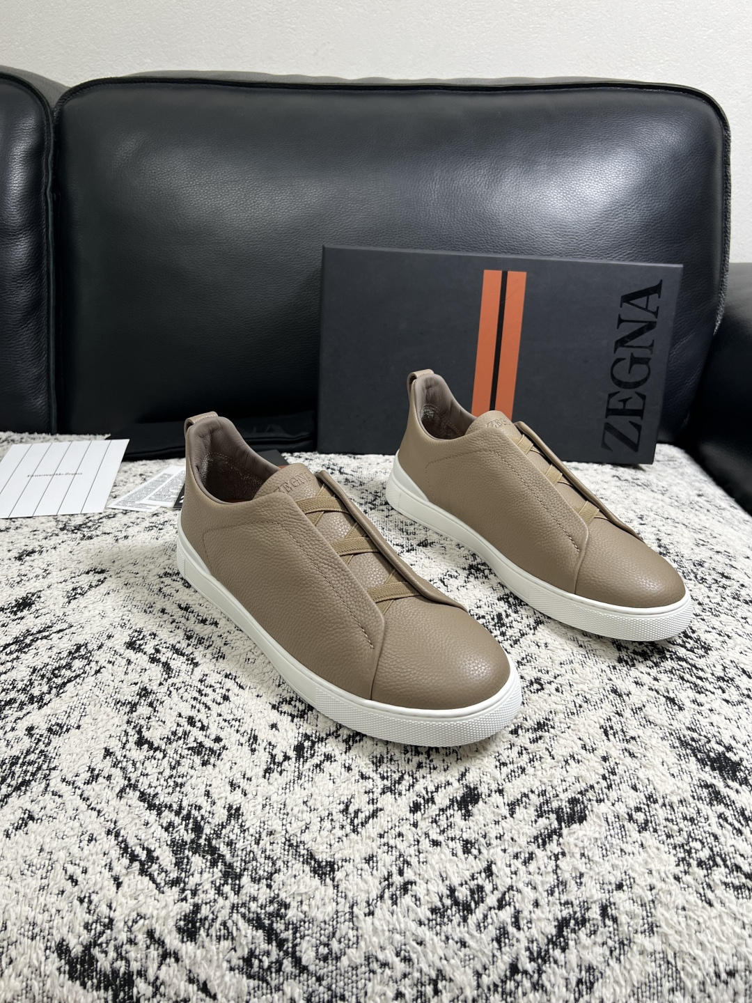 Zegna  高品质  顶级工艺品  杰尼亚  专柜新款原厂配置，意大利进口牛皮面料，进口牛里垫，透气舒适，鞋底：原厂特