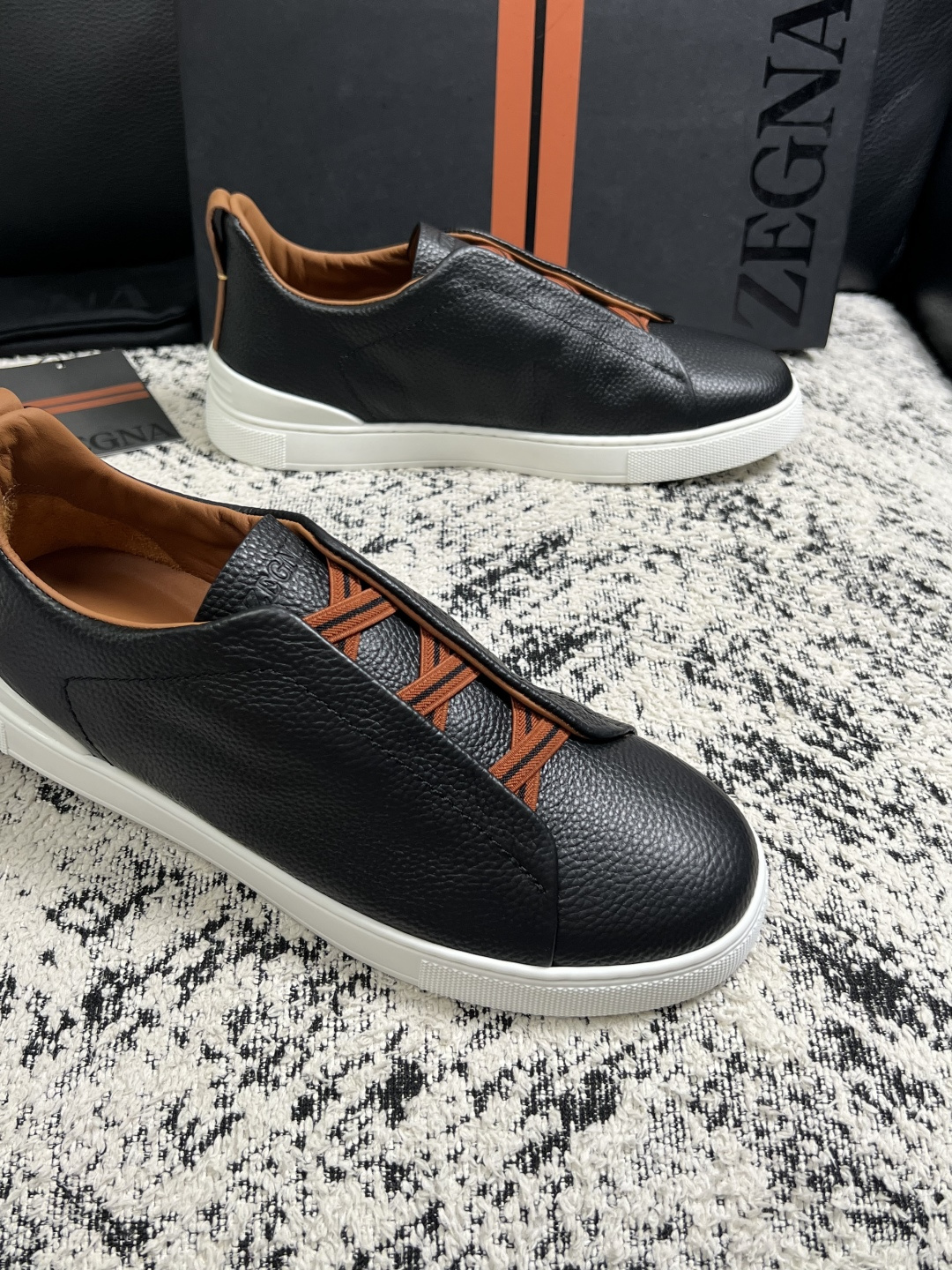Zegna  高品质  顶级工艺品  杰尼亚  专柜新款原厂配置，意大利进口牛皮面料，进口牛里垫，透气舒适，鞋底：原厂特