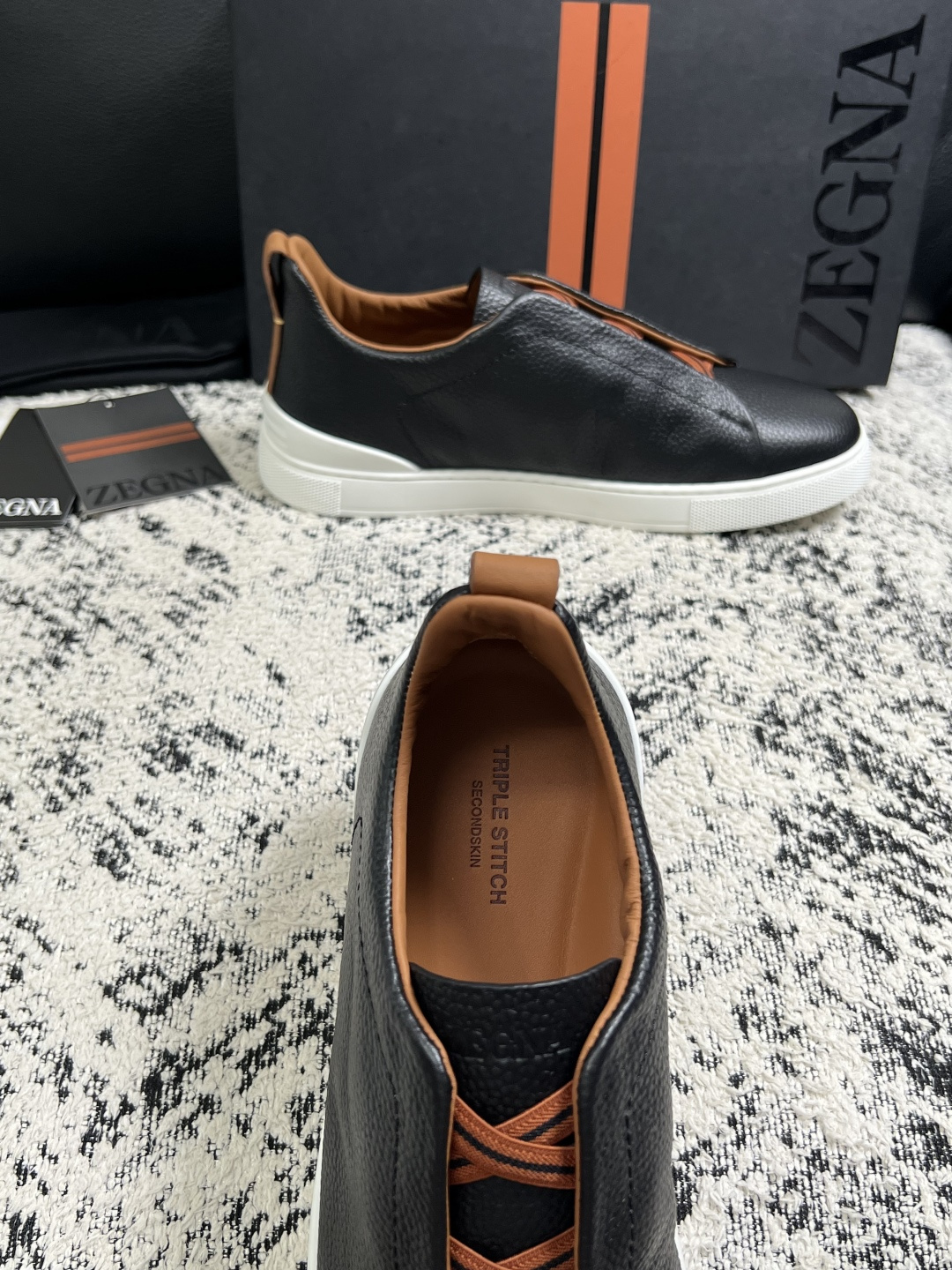 Zegna  高品质  顶级工艺品  杰尼亚  专柜新款原厂配置，意大利进口牛皮面料，进口牛里垫，透气舒适，鞋底：原厂特