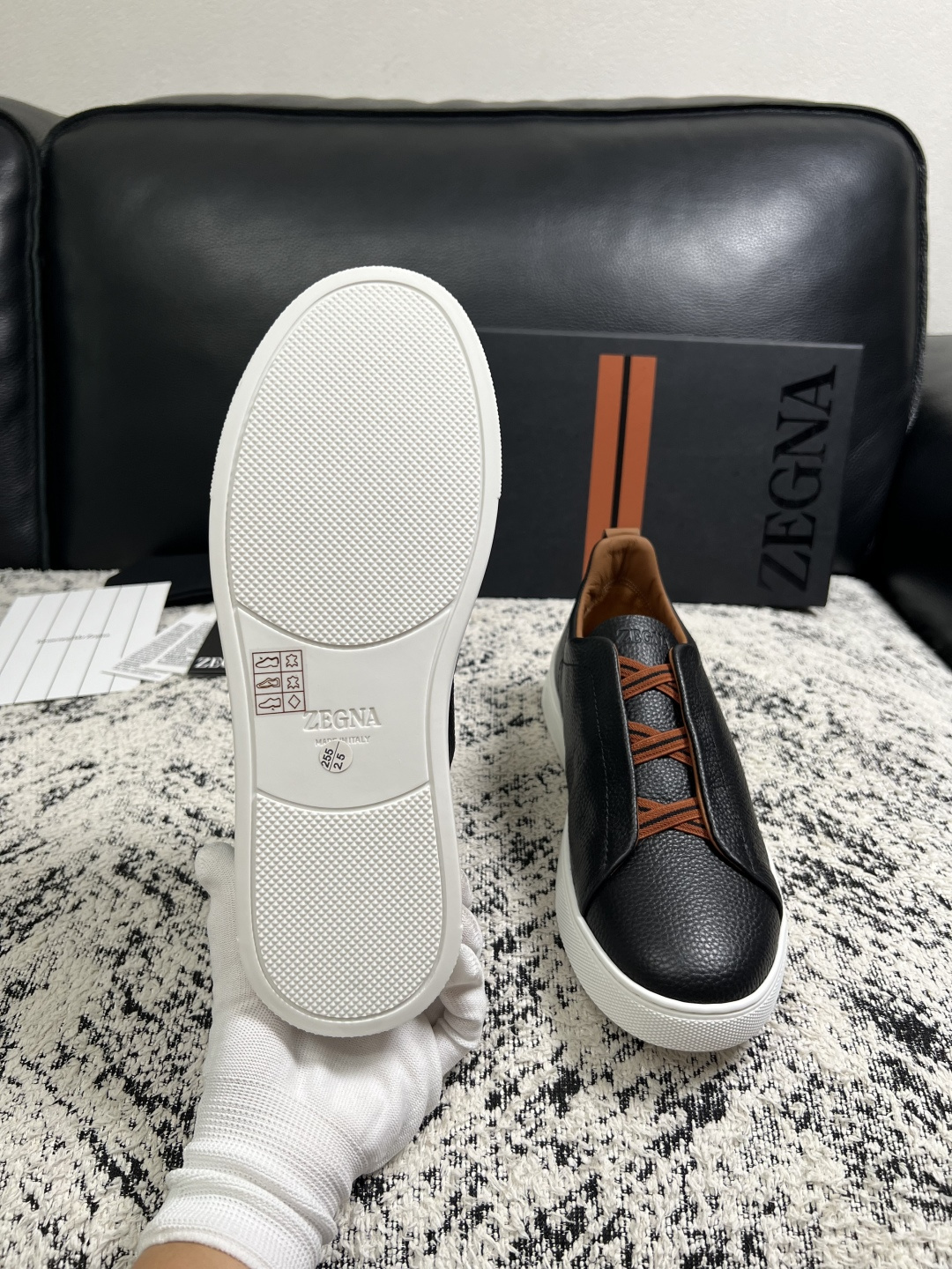 Zegna  高品质  顶级工艺品  杰尼亚  专柜新款原厂配置，意大利进口牛皮面料，进口牛里垫，透气舒适，鞋底：原厂特