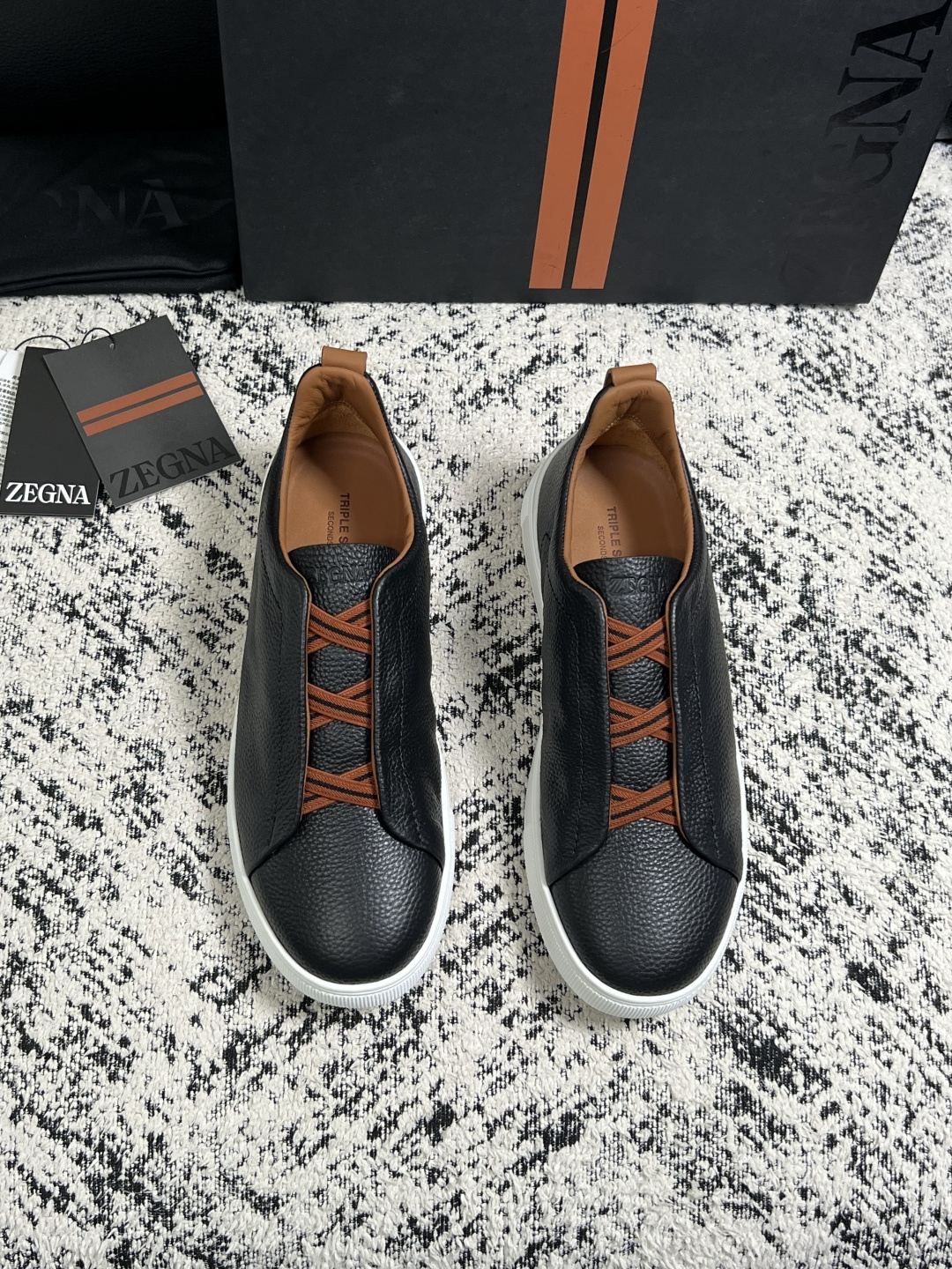 Zegna  高品质  顶级工艺品  杰尼亚  专柜新款原厂配置，意大利进口牛皮面料，进口牛里垫，透气舒适，鞋底：原厂特
