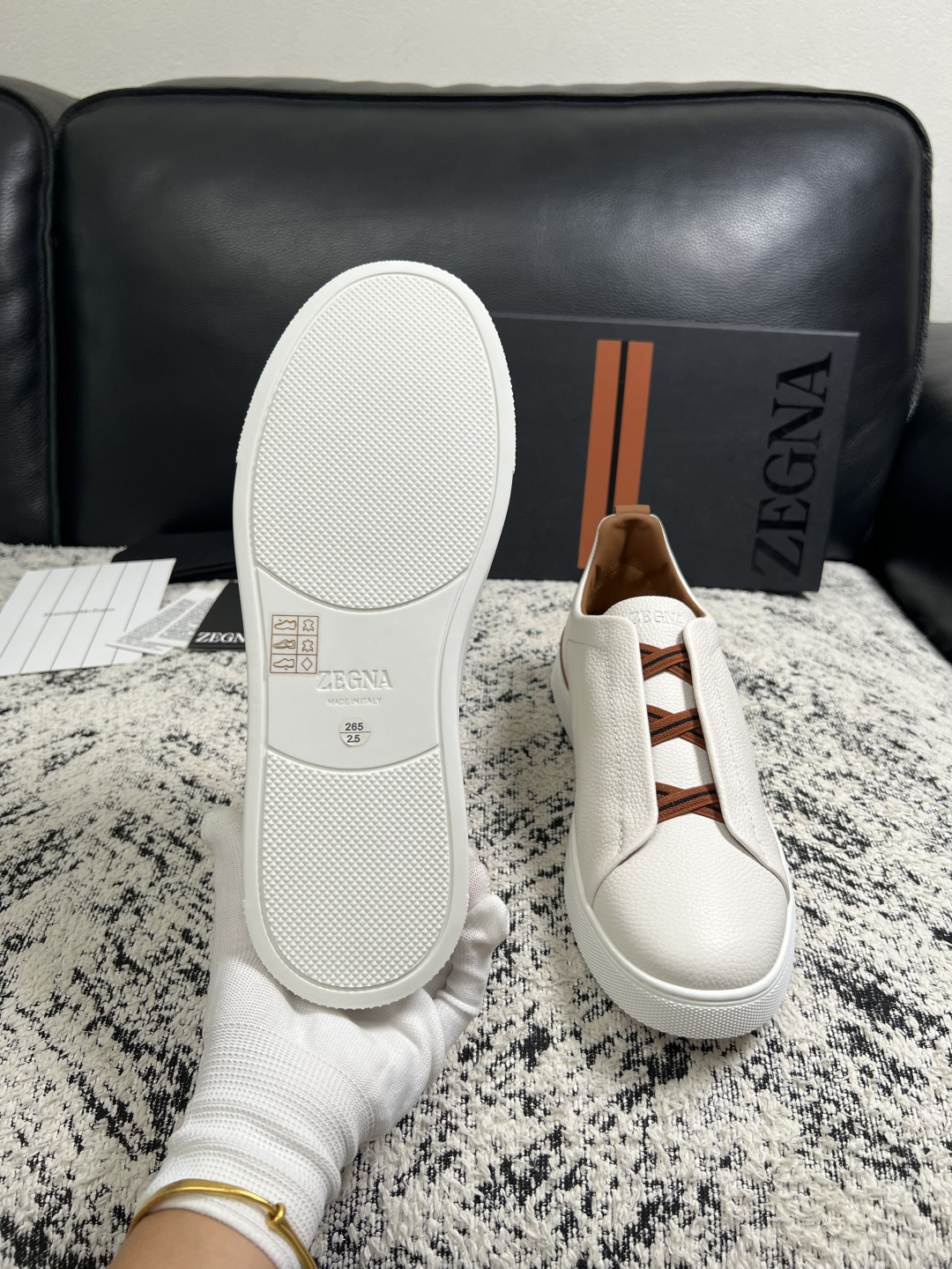 Zegna  高品质  顶级工艺品  杰尼亚  专柜新款原厂配置，意大利进口牛皮面料，进口牛里垫，透气舒适，鞋底：原厂特