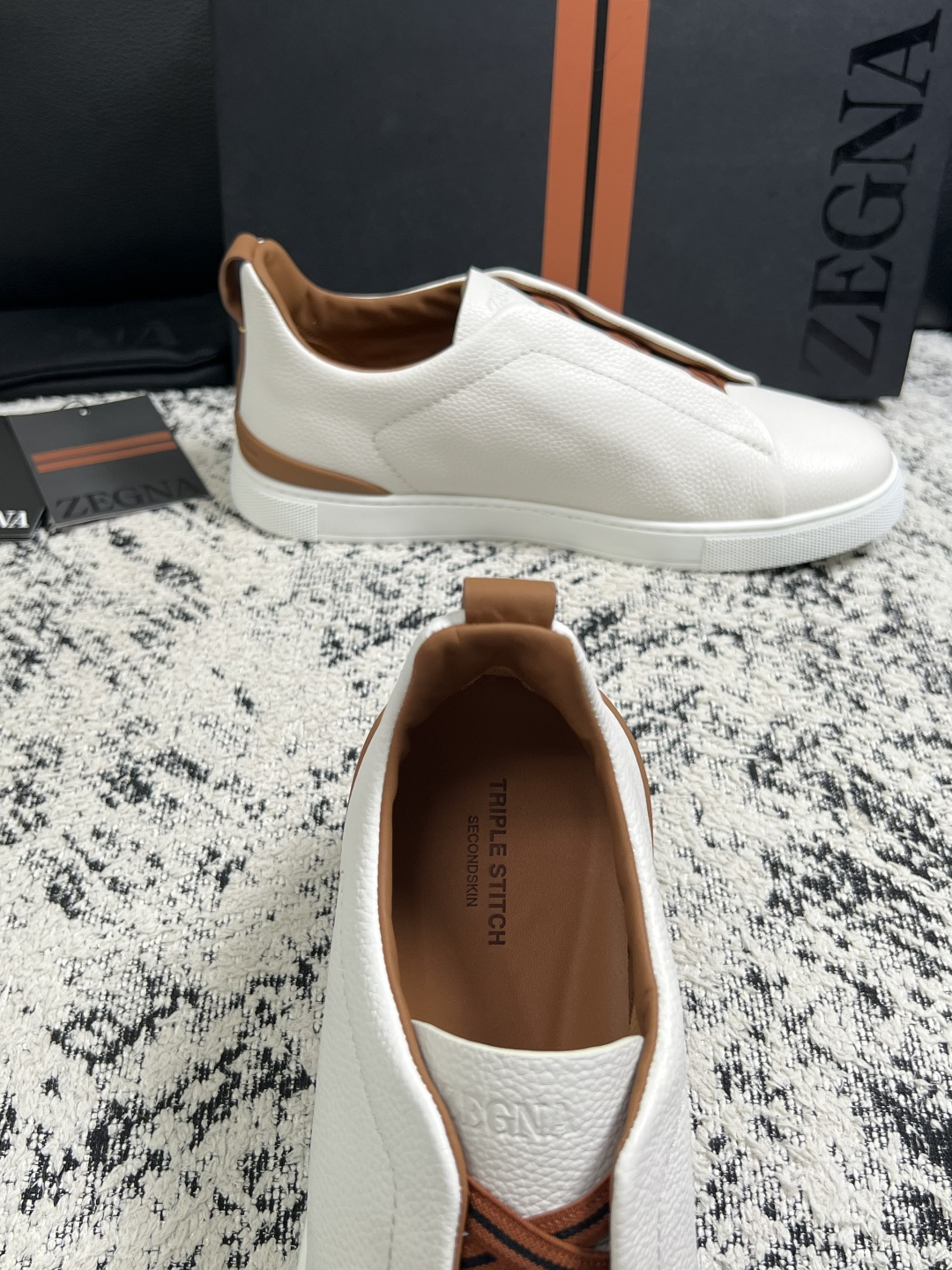 Zegna  高品质  顶级工艺品  杰尼亚  专柜新款原厂配置，意大利进口牛皮面料，进口牛里垫，透气舒适，鞋底：原厂特