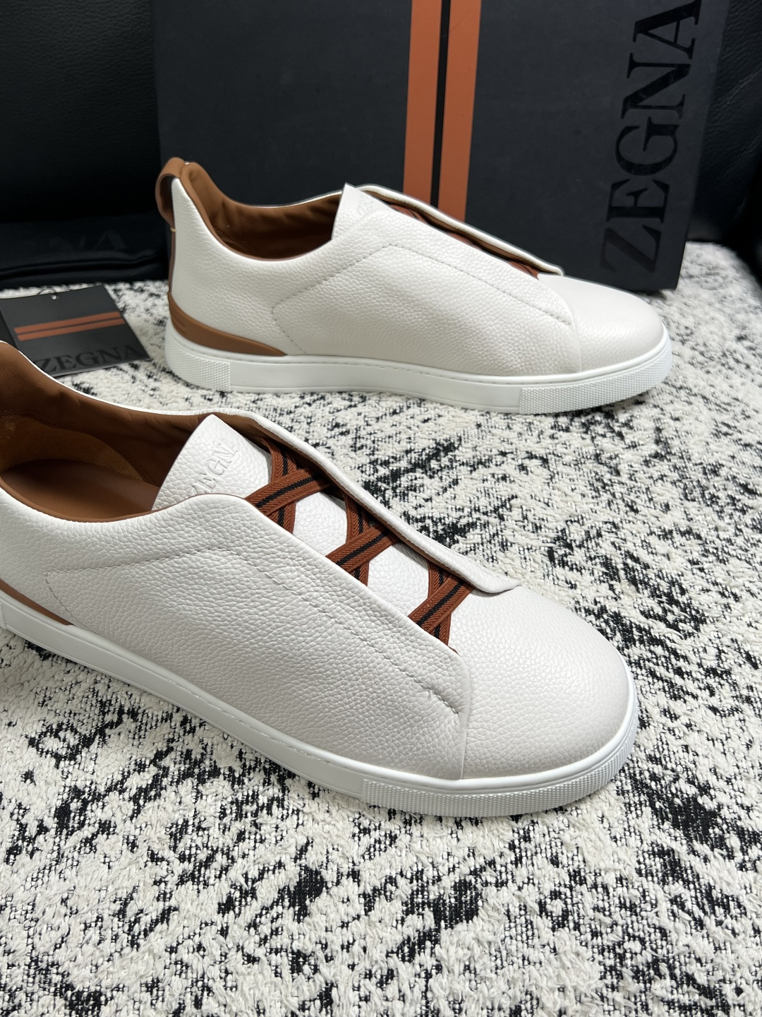 Zegna  高品质  顶级工艺品  杰尼亚  专柜新款原厂配置，意大利进口牛皮面料，进口牛里垫，透气舒适，鞋底：原厂特