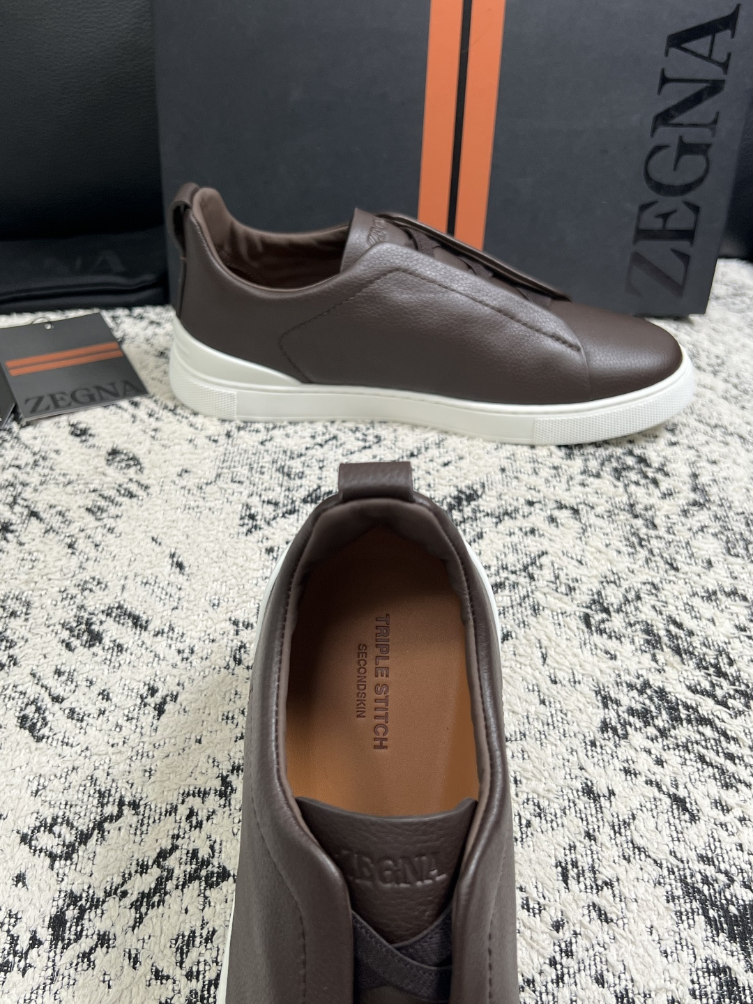 Zegna  高品质  顶级工艺品  杰尼亚  专柜新款原厂配置，意大利进口牛皮面料，进口牛里垫，透气舒适，鞋底：原厂特