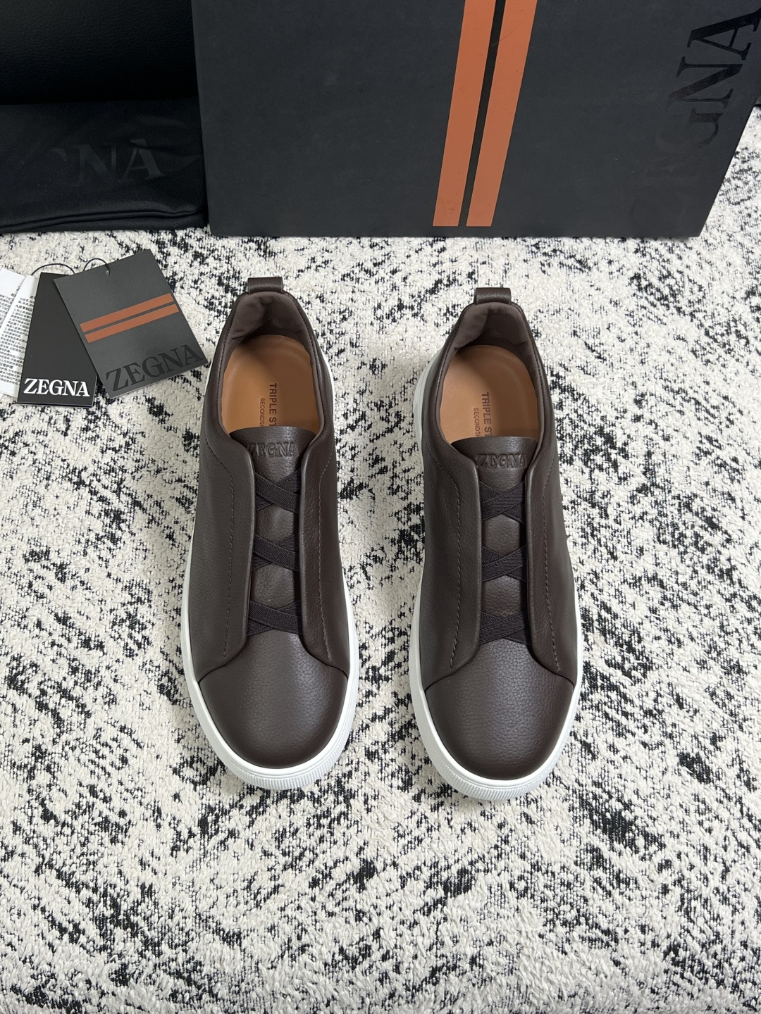 Zegna  高品质  顶级工艺品  杰尼亚  专柜新款原厂配置，意大利进口牛皮面料，进口牛里垫，透气舒适，鞋底：原厂特