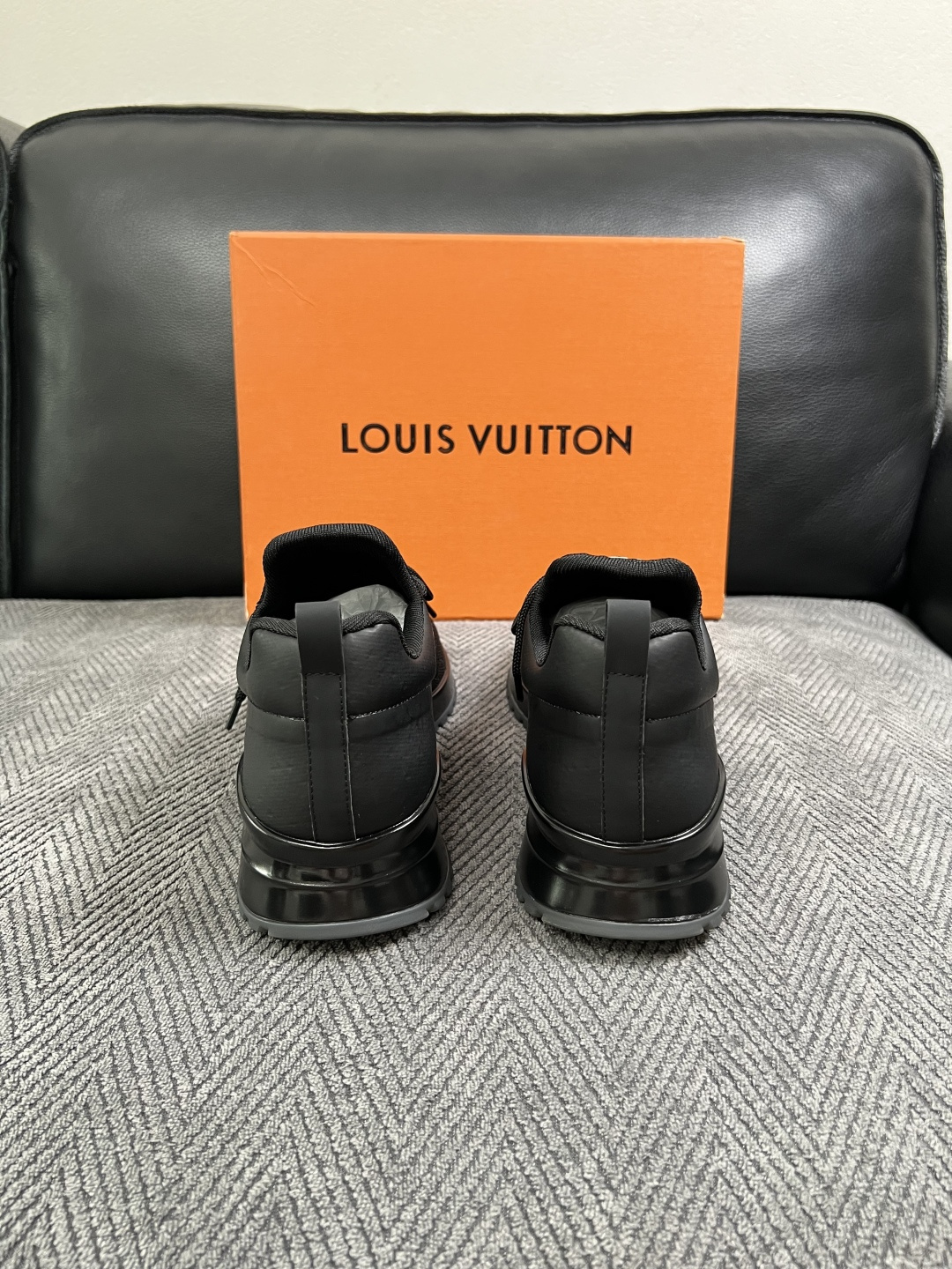 Lv  高品质  顶级工艺品  路易威登，运动板鞋专柜同步，鞋面意大利进口飞织面料，高品质拼接缤纷色彩复杂工艺品，进口牛