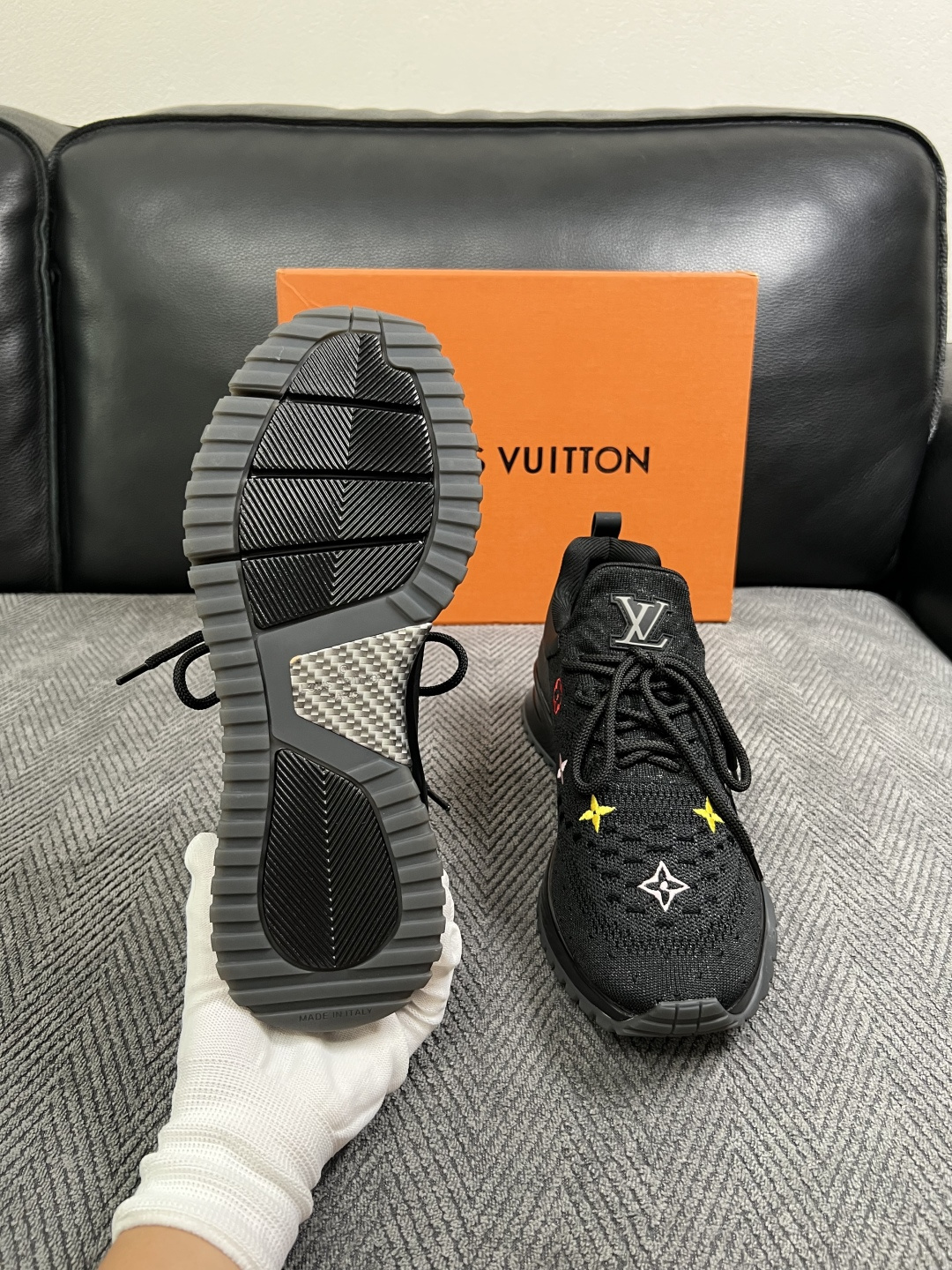 Lv  高品质  顶级工艺品  路易威登，运动板鞋专柜同步，鞋面意大利进口飞织面料，高品质拼接缤纷色彩复杂工艺品，进口牛