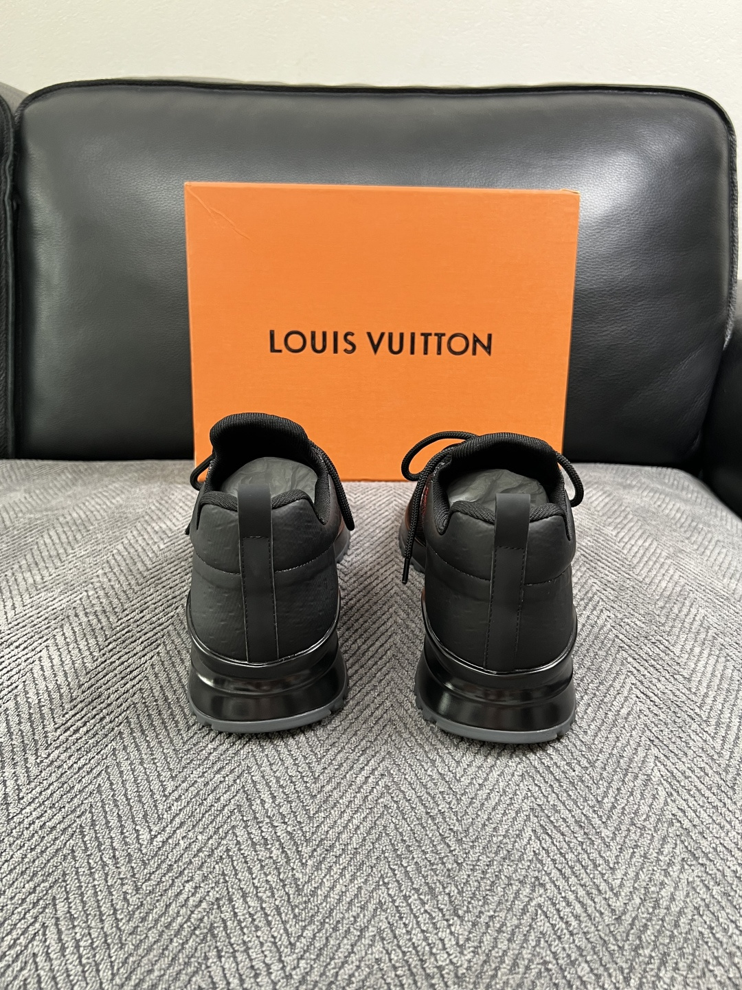 Lv  高品质  顶级工艺品  路易威登，运动板鞋专柜同步，鞋面意大利进口飞织面料，高品质拼接缤纷色彩复杂工艺品，进口牛