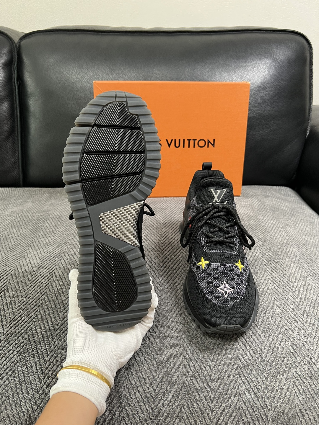 Lv  高品质  顶级工艺品  路易威登，运动板鞋专柜同步，鞋面意大利进口飞织面料，高品质拼接缤纷色彩复杂工艺品，进口牛