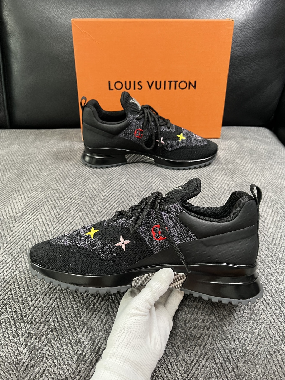 Lv  高品质  顶级工艺品  路易威登，运动板鞋专柜同步，鞋面意大利进口飞织面料，高品质拼接缤纷色彩复杂工艺品，进口牛