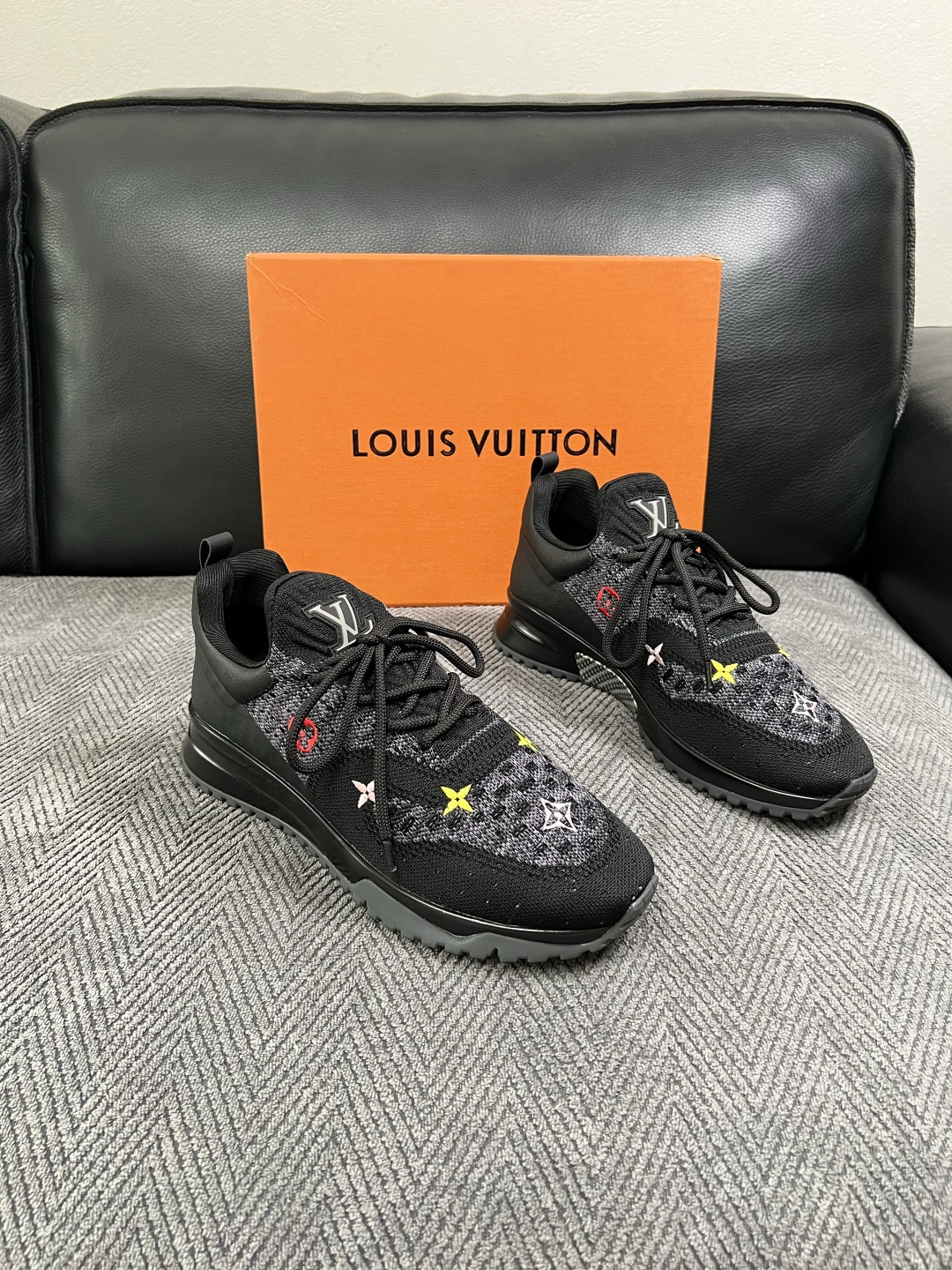 Lv 高品质 顶级工艺品 路易威登,运动板鞋专柜同步,鞋面意大利进口飞织面料,高品质拼接缤纷色彩复杂工艺品,进口牛 Lv 高品质 顶级工艺品 路易威登,运动板鞋专柜同步,鞋面意大利进口飞织面料,高品质拼接缤纷色彩复杂工艺品,进口牛