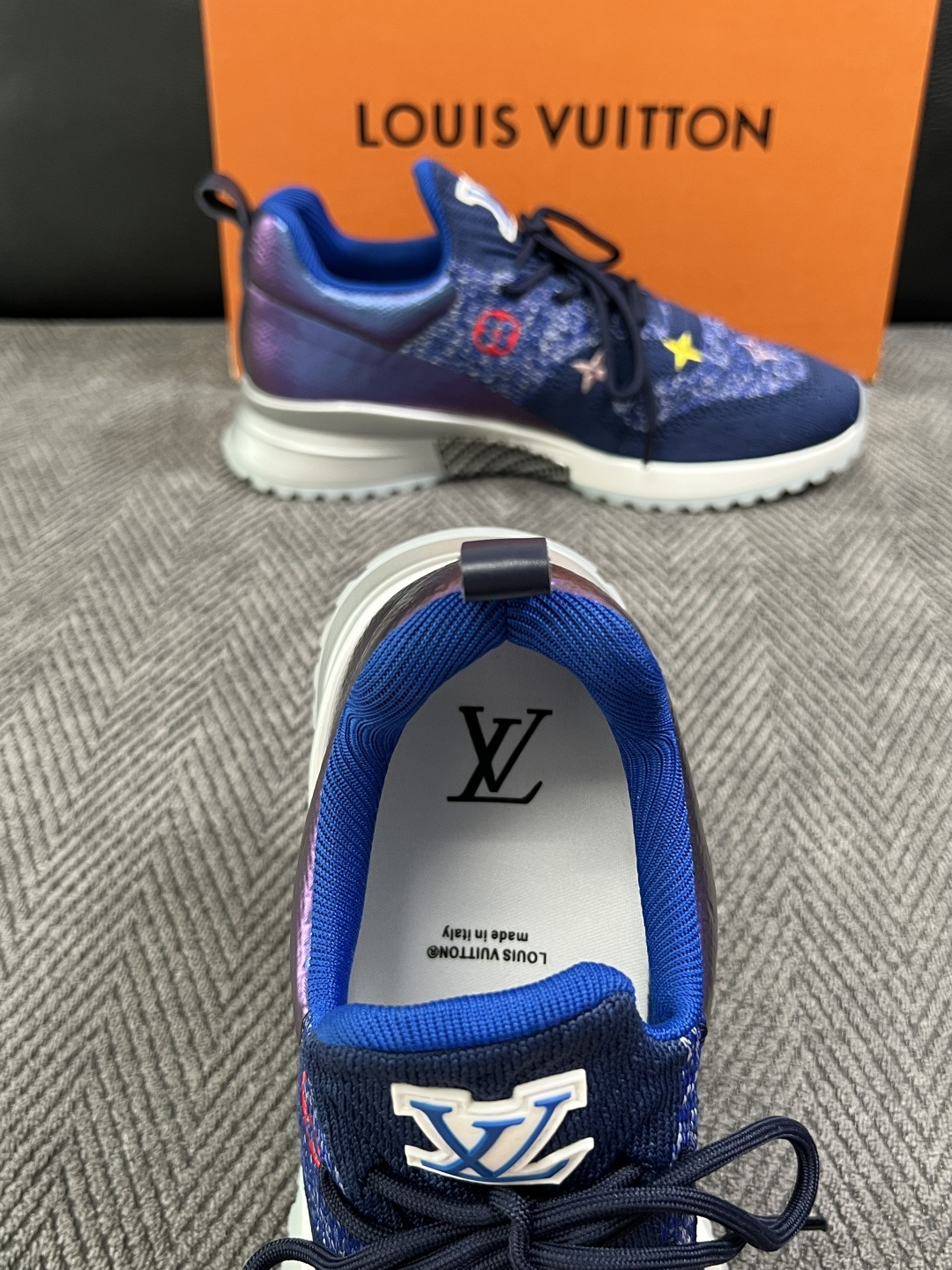 Lv  高品质  顶级工艺品  路易威登，运动板鞋专柜同步，鞋面意大利进口飞织面料，高品质拼接缤纷色彩复杂工艺品，进口牛