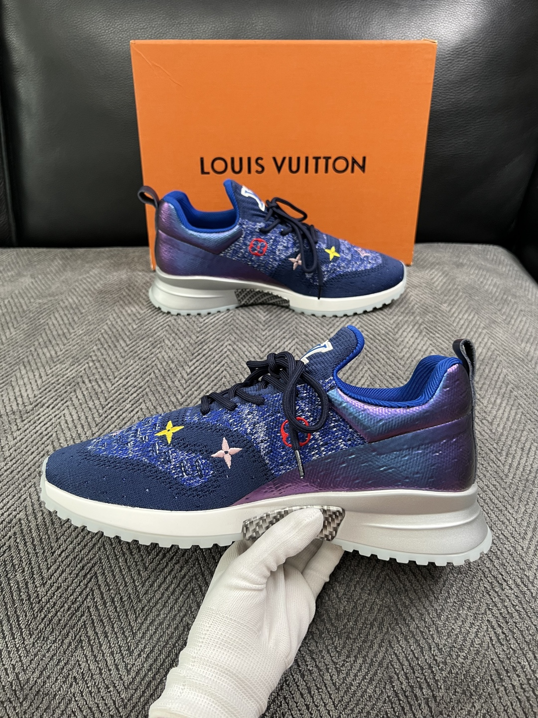 Lv  高品质  顶级工艺品  路易威登，运动板鞋专柜同步，鞋面意大利进口飞织面料，高品质拼接缤纷色彩复杂工艺品，进口牛