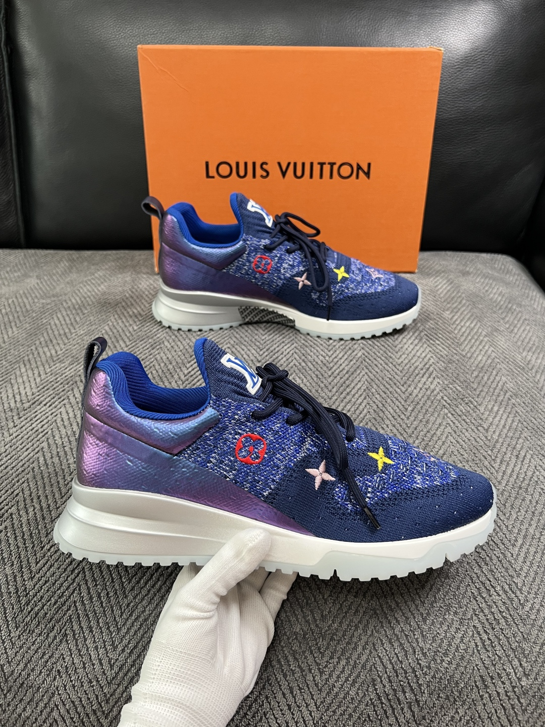Lv  高品质  顶级工艺品  路易威登，运动板鞋专柜同步，鞋面意大利进口飞织面料，高品质拼接缤纷色彩复杂工艺品，进口牛