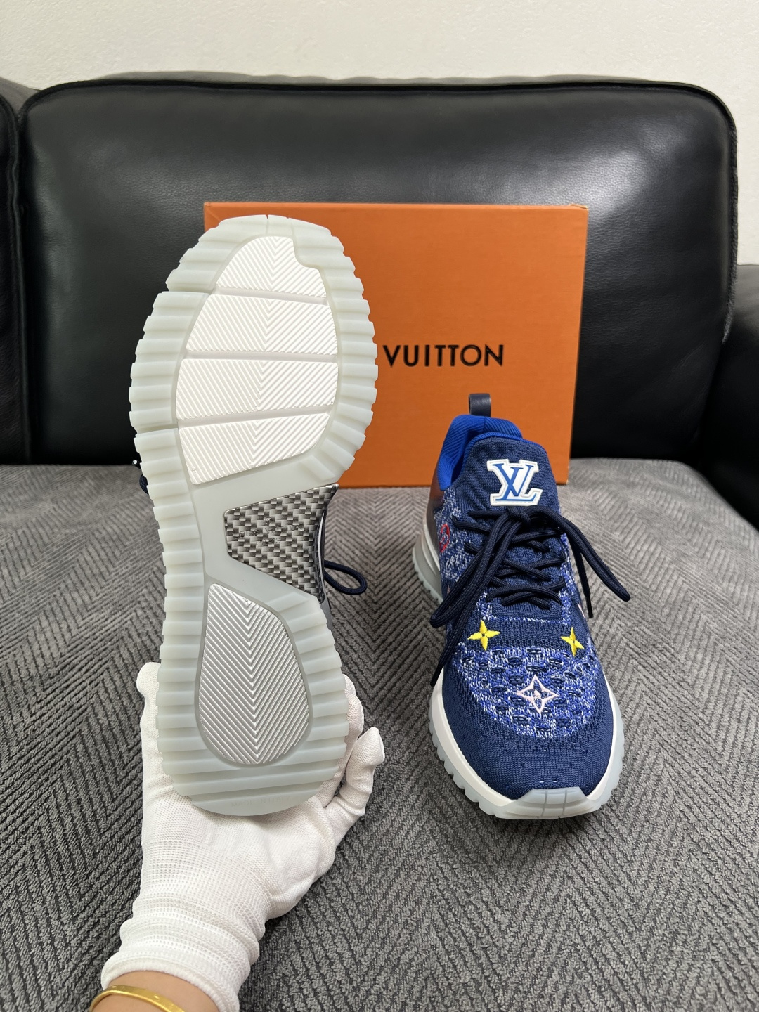 Lv  高品质  顶级工艺品  路易威登，运动板鞋专柜同步，鞋面意大利进口飞织面料，高品质拼接缤纷色彩复杂工艺品，进口牛