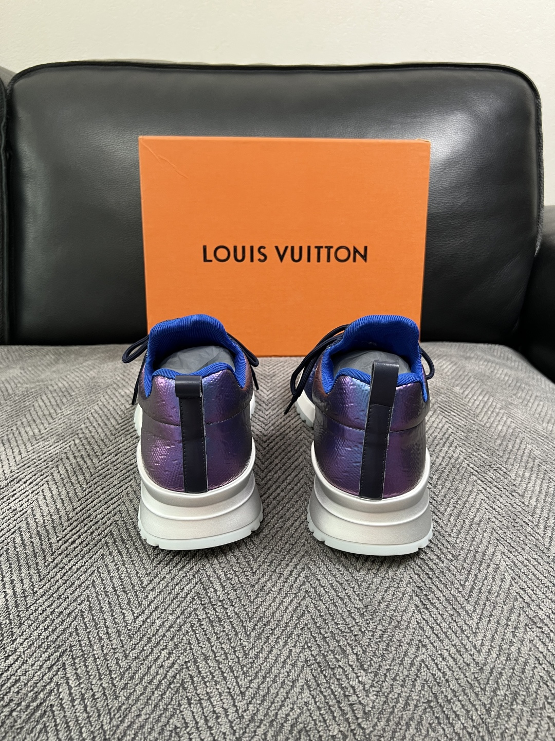 Lv  高品质  顶级工艺品  路易威登，运动板鞋专柜同步，鞋面意大利进口飞织面料，高品质拼接缤纷色彩复杂工艺品，进口牛