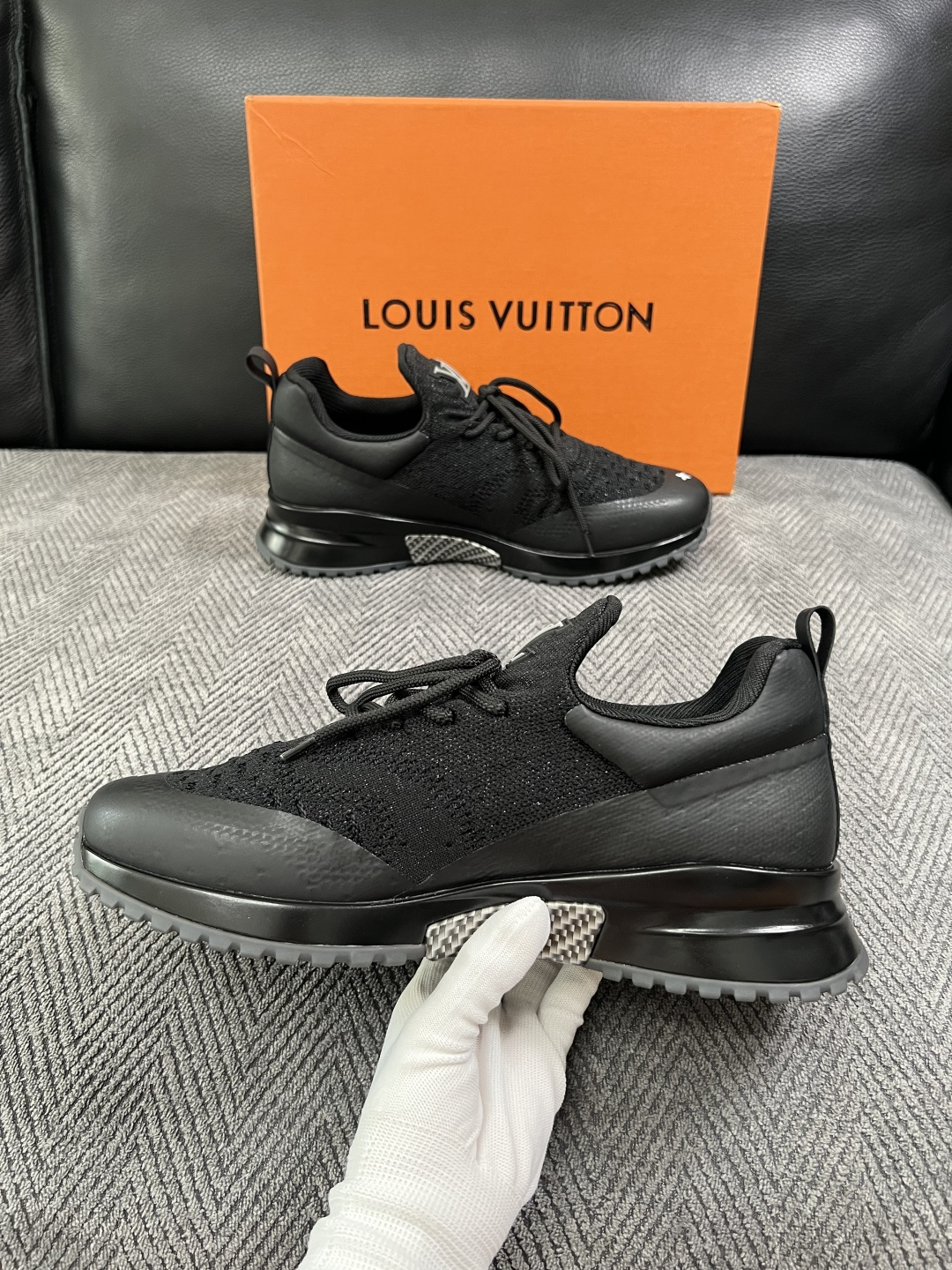 Lv  高品质  顶级工艺品  路易威登，运动板鞋专柜同步，鞋面意大利进口飞织面料，高品质拼接缤纷色彩复杂工艺品，进口牛