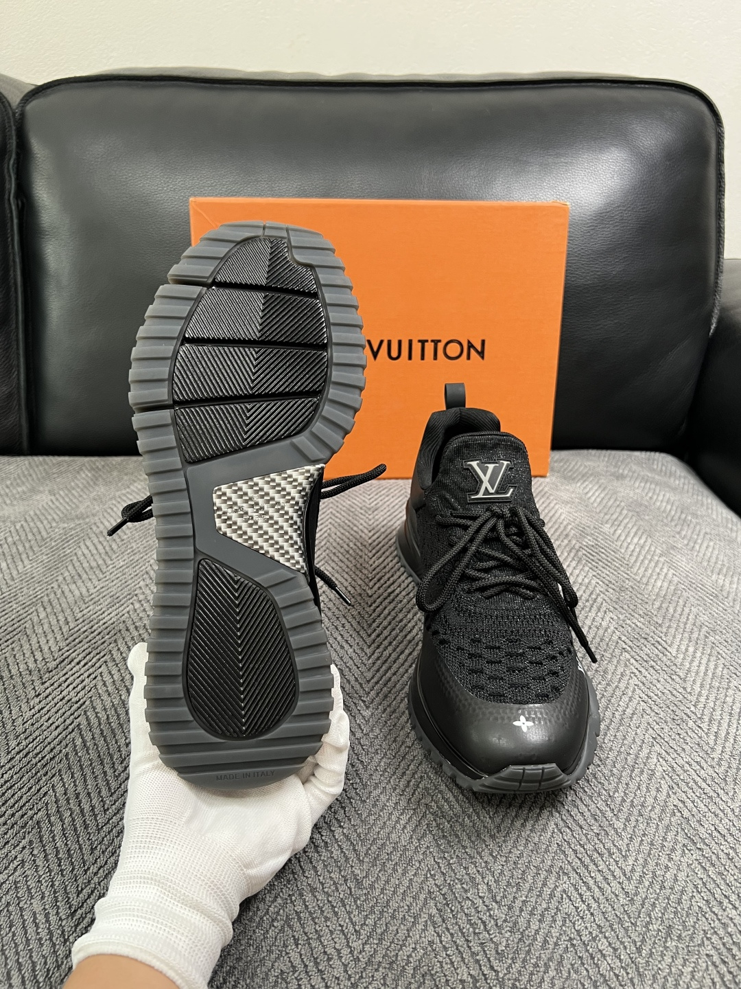 Lv  高品质  顶级工艺品  路易威登，运动板鞋专柜同步，鞋面意大利进口飞织面料，高品质拼接缤纷色彩复杂工艺品，进口牛
