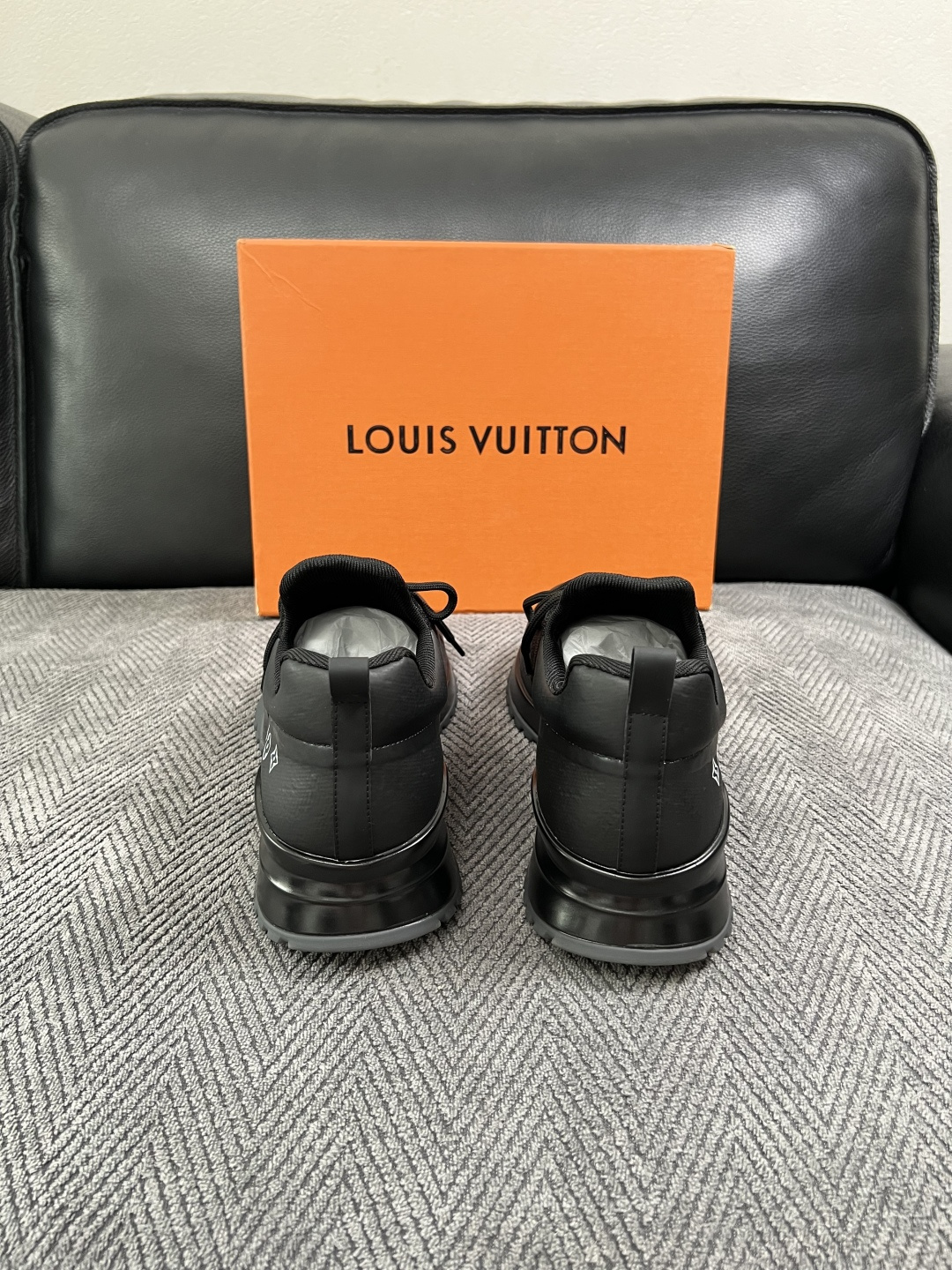 Lv  高品质  顶级工艺品  路易威登，运动板鞋专柜同步，鞋面意大利进口飞织面料，高品质拼接缤纷色彩复杂工艺品，进口牛