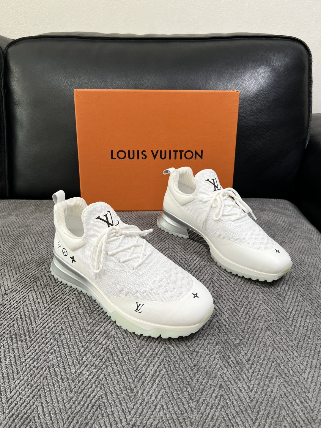 Lv 高品质 顶级工艺品 路易威登,运动板鞋专柜同步,鞋面意大利进口飞织面料,高品质拼接缤纷色彩复杂工艺品,进口牛 Lv 高品质 顶级工艺品 路易威登,运动板鞋专柜同步,鞋面意大利进口飞织面料,高品质拼接缤纷色彩复杂工艺品,进口牛