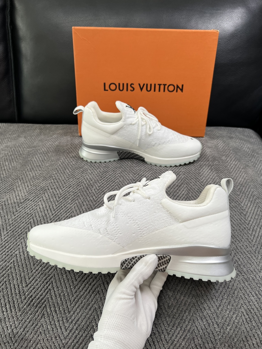 Lv  高品质  顶级工艺品  路易威登，运动板鞋专柜同步，鞋面意大利进口飞织面料，高品质拼接缤纷色彩复杂工艺品，进口牛