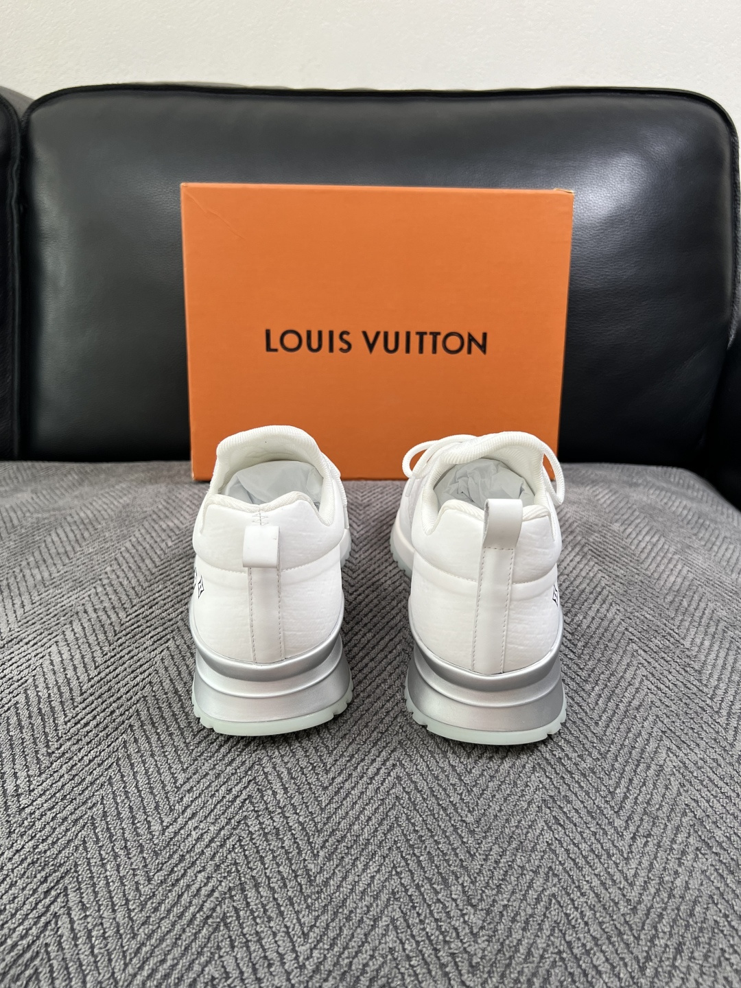 Lv  高品质  顶级工艺品  路易威登，运动板鞋专柜同步，鞋面意大利进口飞织面料，高品质拼接缤纷色彩复杂工艺品，进口牛