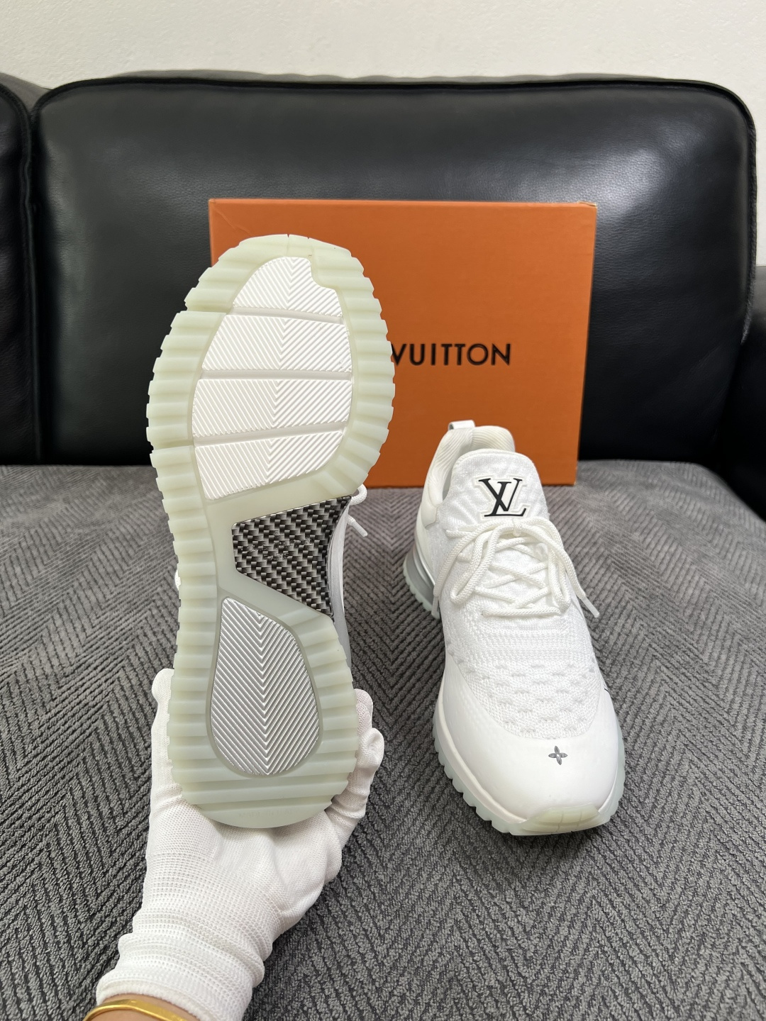 Lv  高品质  顶级工艺品  路易威登，运动板鞋专柜同步，鞋面意大利进口飞织面料，高品质拼接缤纷色彩复杂工艺品，进口牛