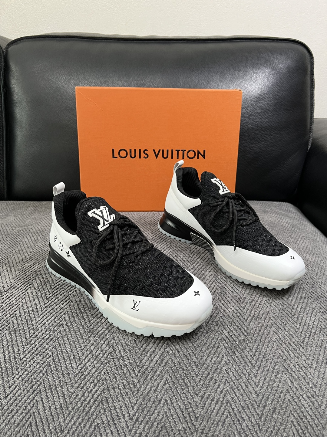 Lv 高品质 顶级工艺品 路易威登,运动板鞋专柜同步,鞋面意大利进口飞织面料,高品质拼接缤纷色彩复杂工艺品,进口牛 Lv 高品质 顶级工艺品 路易威登,运动板鞋专柜同步,鞋面意大利进口飞织面料,高品质拼接缤纷色彩复杂工艺品,进口牛