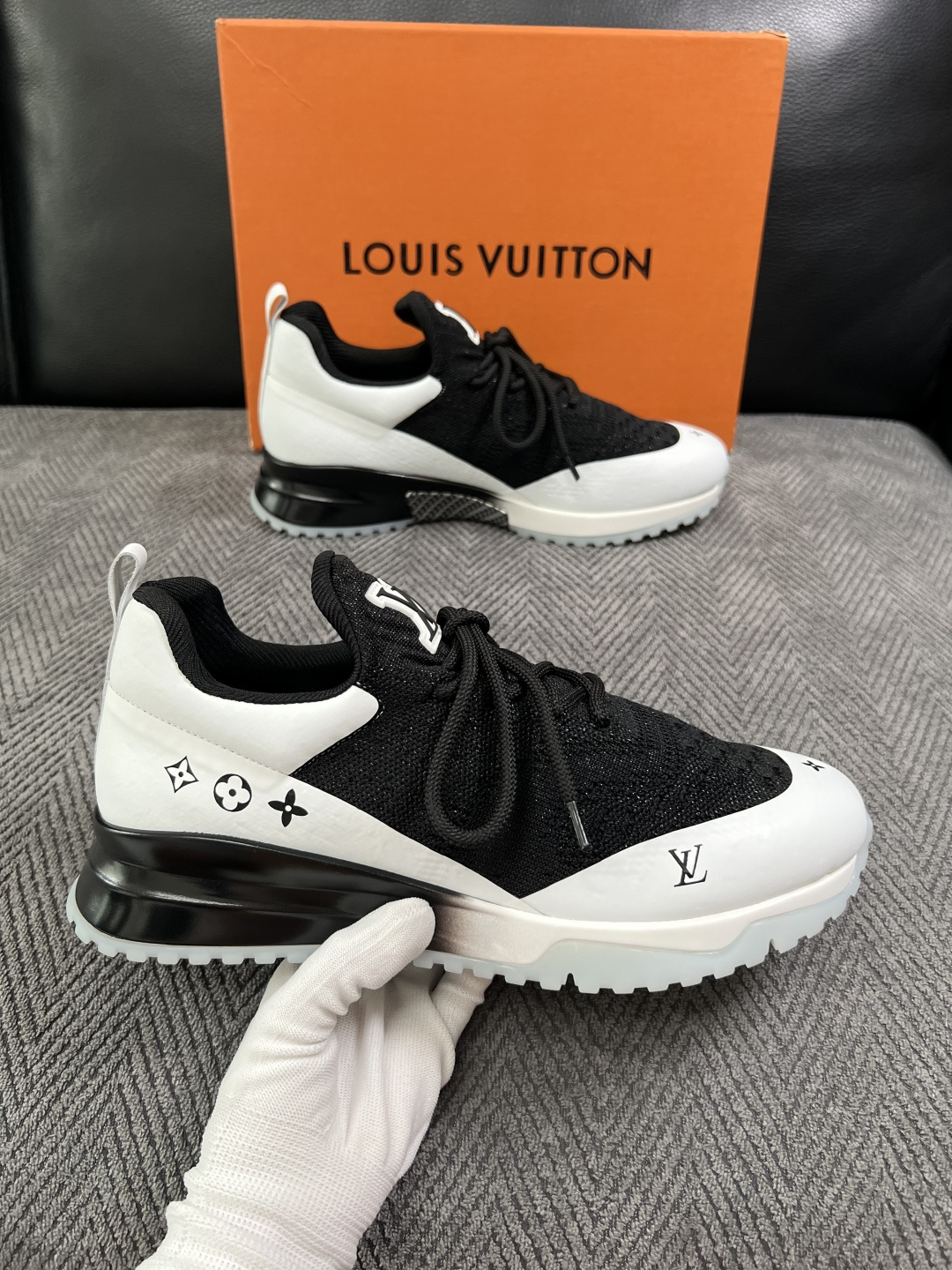 Lv  高品质  顶级工艺品  路易威登，运动板鞋专柜同步，鞋面意大利进口飞织面料，高品质拼接缤纷色彩复杂工艺品，进口牛