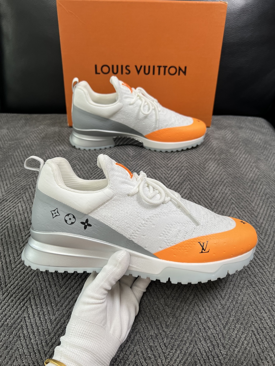 Lv  高品质  顶级工艺品  路易威登，运动板鞋专柜同步，鞋面意大利进口飞织面料，高品质拼接缤纷色彩复杂工艺品，进口牛