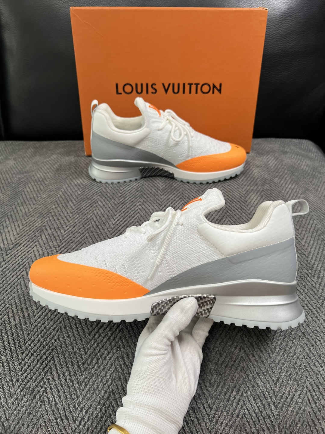 Lv  高品质  顶级工艺品  路易威登，运动板鞋专柜同步，鞋面意大利进口飞织面料，高品质拼接缤纷色彩复杂工艺品，进口牛