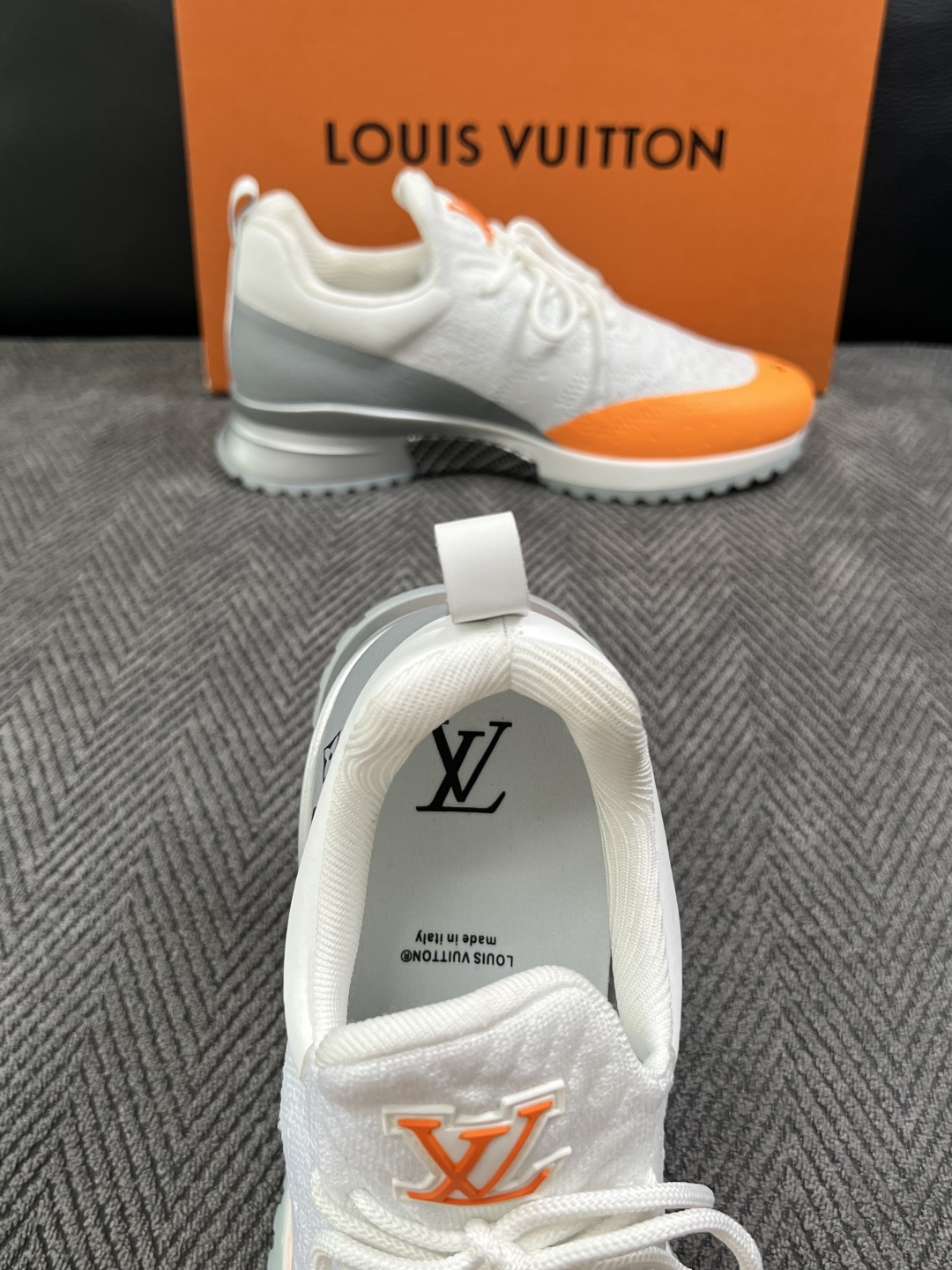 Lv  高品质  顶级工艺品  路易威登，运动板鞋专柜同步，鞋面意大利进口飞织面料，高品质拼接缤纷色彩复杂工艺品，进口牛
