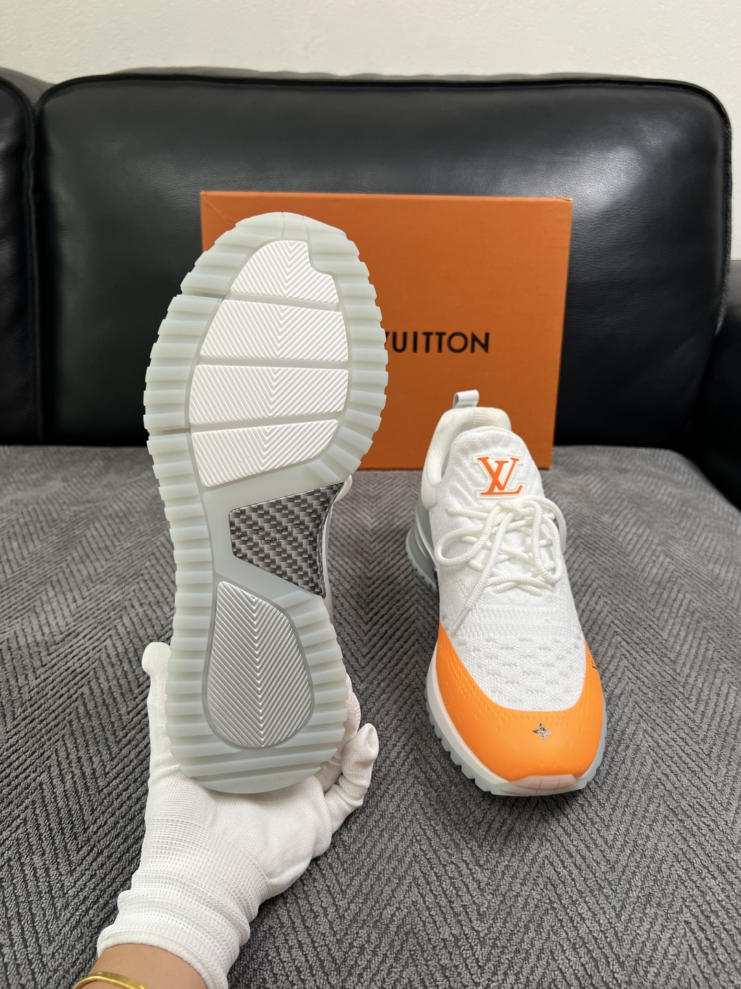 Lv  高品质  顶级工艺品  路易威登，运动板鞋专柜同步，鞋面意大利进口飞织面料，高品质拼接缤纷色彩复杂工艺品，进口牛