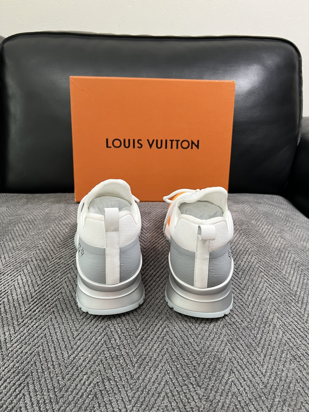 Lv  高品质  顶级工艺品  路易威登，运动板鞋专柜同步，鞋面意大利进口飞织面料，高品质拼接缤纷色彩复杂工艺品，进口牛