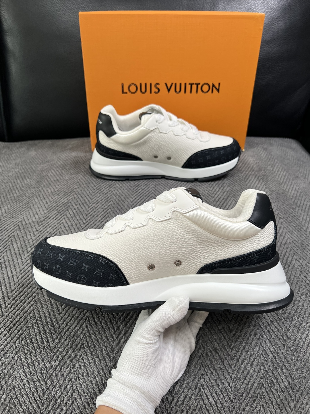 Lv  高品质  顶级工艺品  路易威登，运动板鞋专柜同步，鞋面意大利进口，高品质拼接缤纷色彩复杂工艺品，进口牛里垫柔软