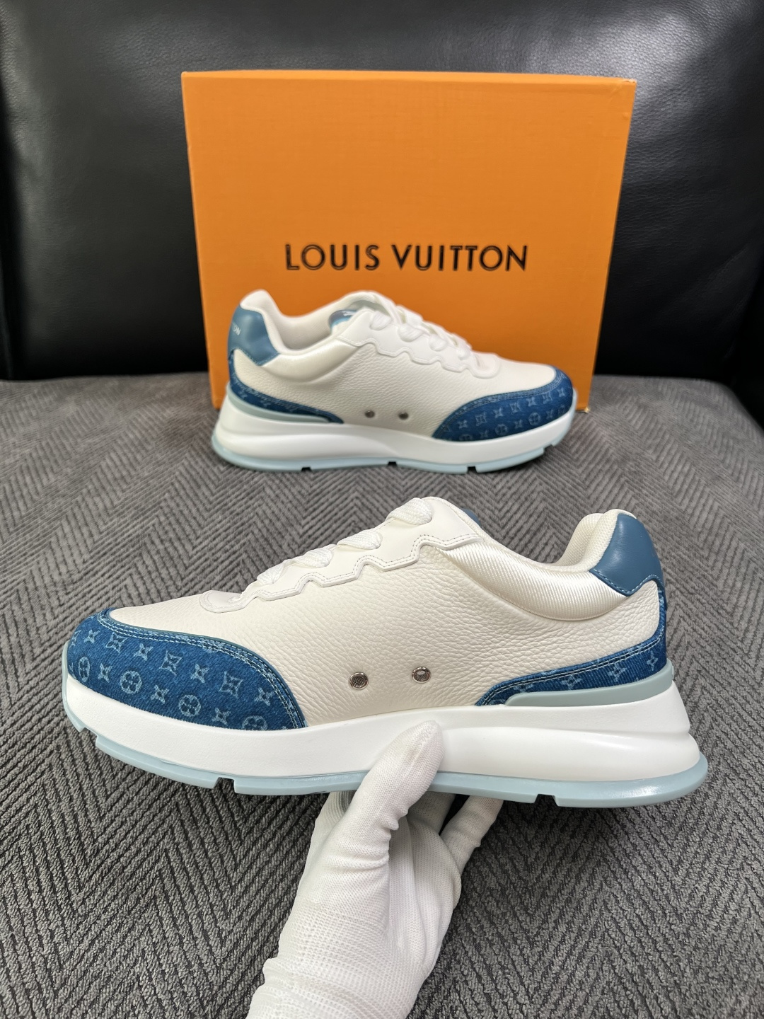Lv  高品质  顶级工艺品  路易威登，运动板鞋专柜同步，鞋面意大利进口，高品质拼接缤纷色彩复杂工艺品，进口牛里垫柔软