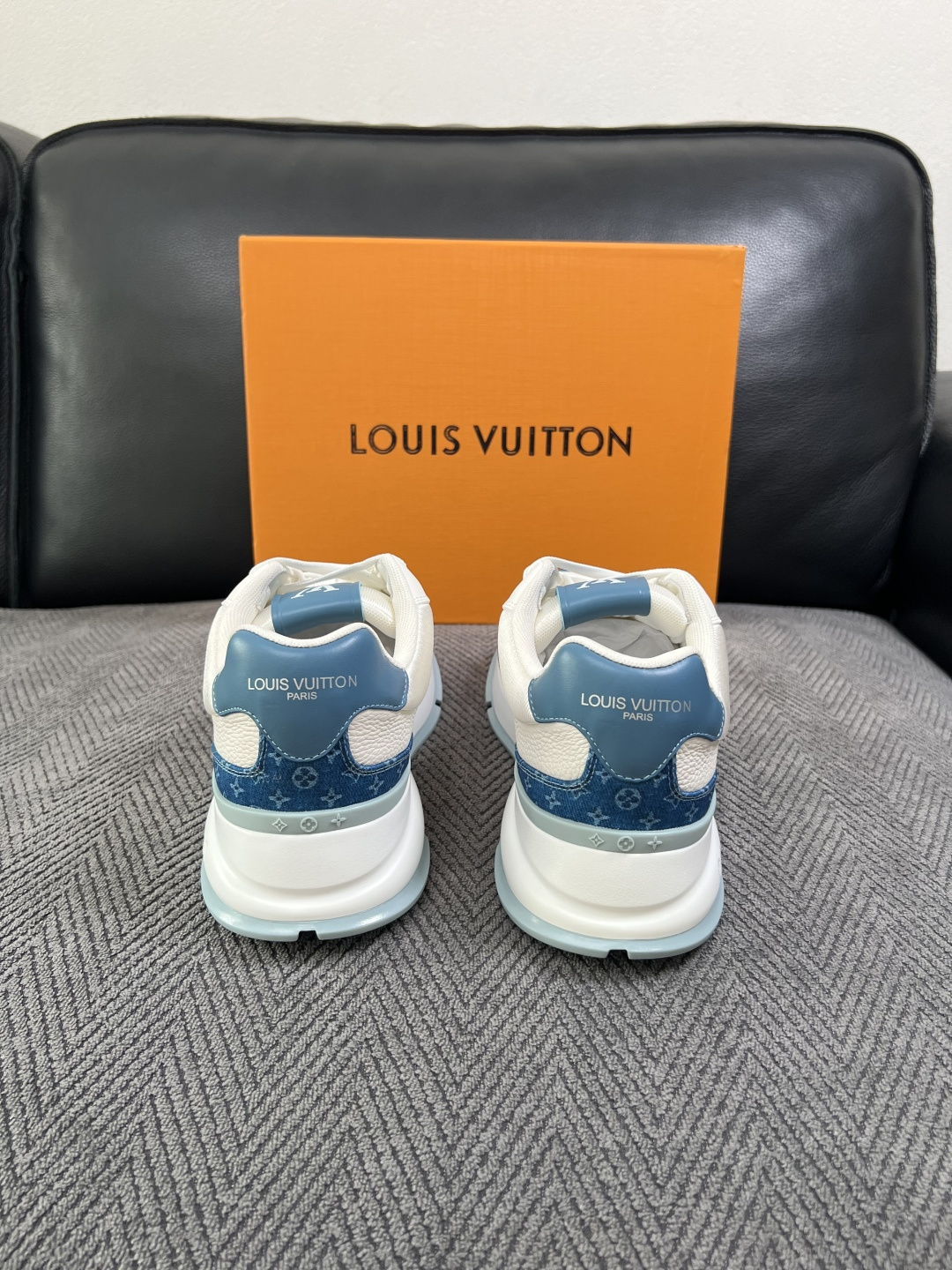 Lv  高品质  顶级工艺品  路易威登，运动板鞋专柜同步，鞋面意大利进口，高品质拼接缤纷色彩复杂工艺品，进口牛里垫柔软