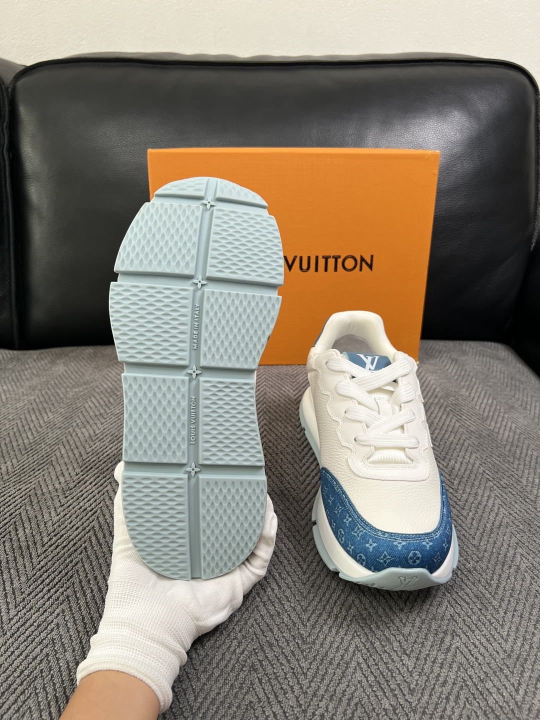 Lv  高品质  顶级工艺品  路易威登，运动板鞋专柜同步，鞋面意大利进口，高品质拼接缤纷色彩复杂工艺品，进口牛里垫柔软