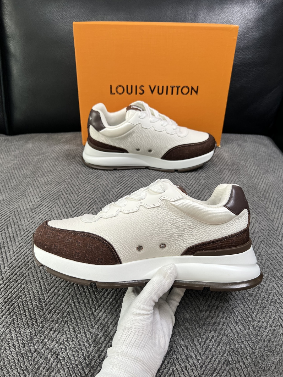 Lv  高品质  顶级工艺品  路易威登，运动板鞋专柜同步，鞋面意大利进口，高品质拼接缤纷色彩复杂工艺品，进口牛里垫柔软