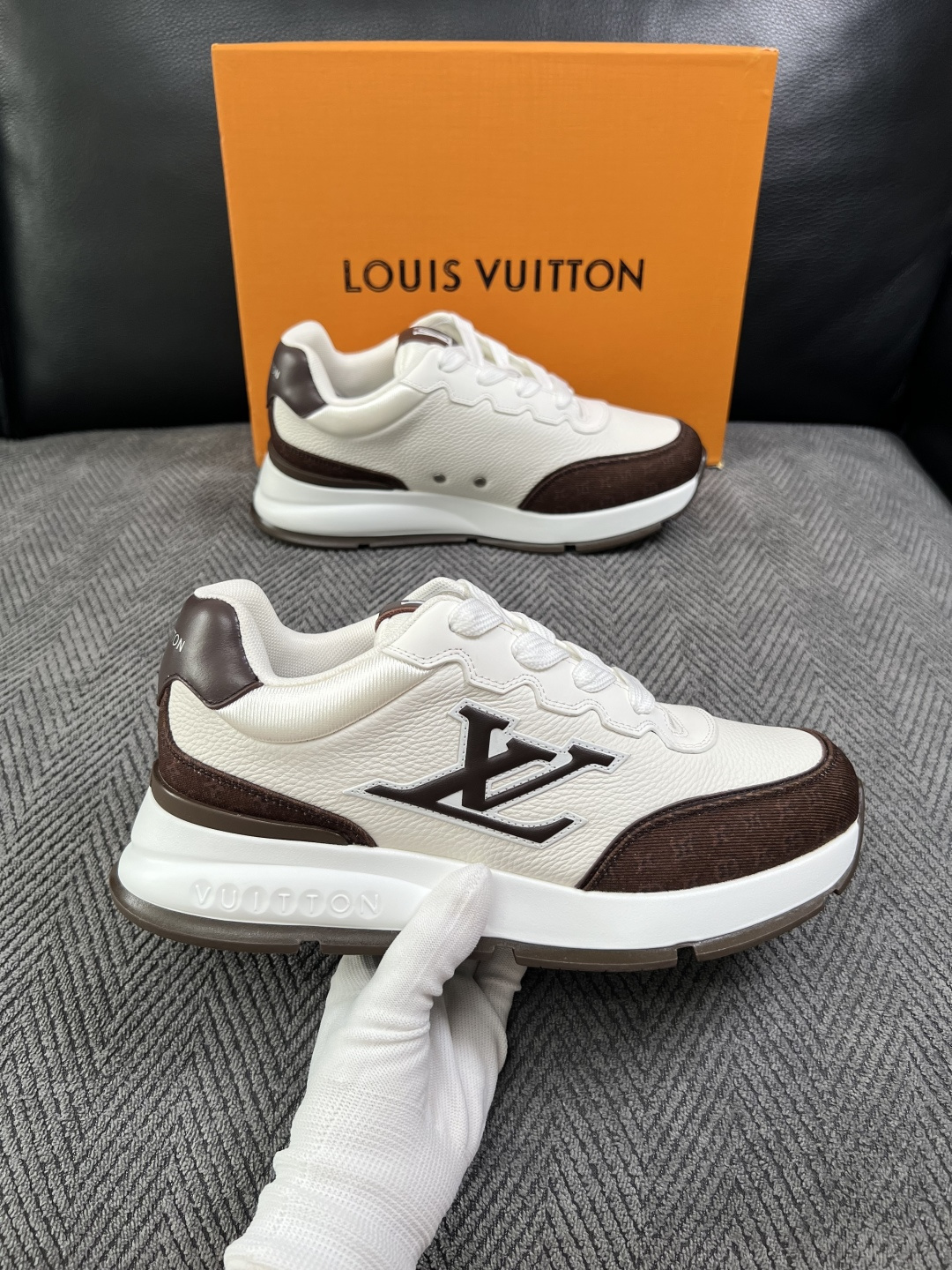 Lv  高品质  顶级工艺品  路易威登，运动板鞋专柜同步，鞋面意大利进口，高品质拼接缤纷色彩复杂工艺品，进口牛里垫柔软