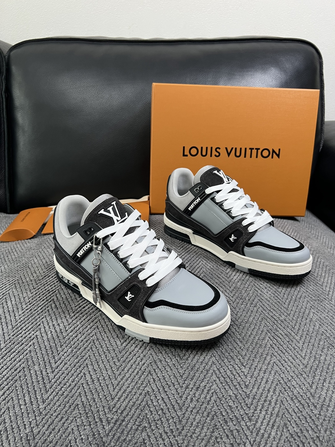 Lv 高品质 顶级工艺品 路易威登,专柜同步原厂配置,鞋面意大利进口,高品质拼接缤纷色彩复杂工艺品,进口牛皮里垫柔 Lv 高品质 顶级工艺品 路易威登,专柜同步原厂配置,鞋面意大利进口,高品质拼接缤纷色彩复杂工艺品,进口牛皮里垫柔