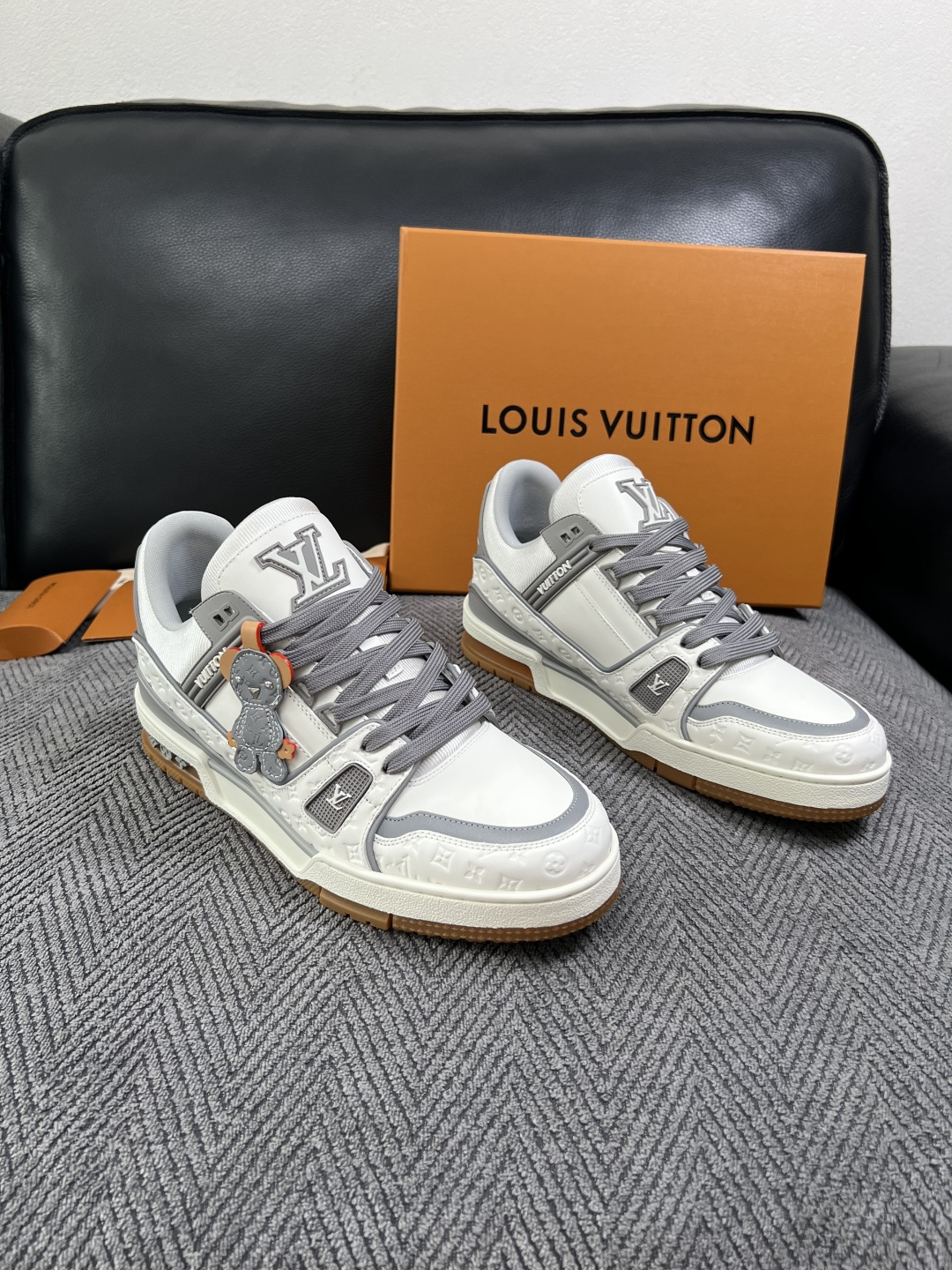 Lv 高品质 顶级工艺品 路易威登,专柜同步原厂配置,鞋面意大利进口,高品质拼接缤纷色彩复杂工艺品,进口牛皮里垫柔 Lv 高品质 顶级工艺品 路易威登,专柜同步原厂配置,鞋面意大利进口,高品质拼接缤纷色彩复杂工艺品,进口牛皮里垫柔