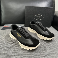 Prada 高品质 顶级工艺品,普拉达 专柜同步,原厂配置意大利进口牛皮搭配面料,进口牛皮内里垫,透气舒适,鞋底:原 Prada 高品质 顶级工艺品,普拉达 专柜同步,原厂配置意大利进口牛皮搭配面料,进口牛皮内里垫,透气舒适,鞋底:原