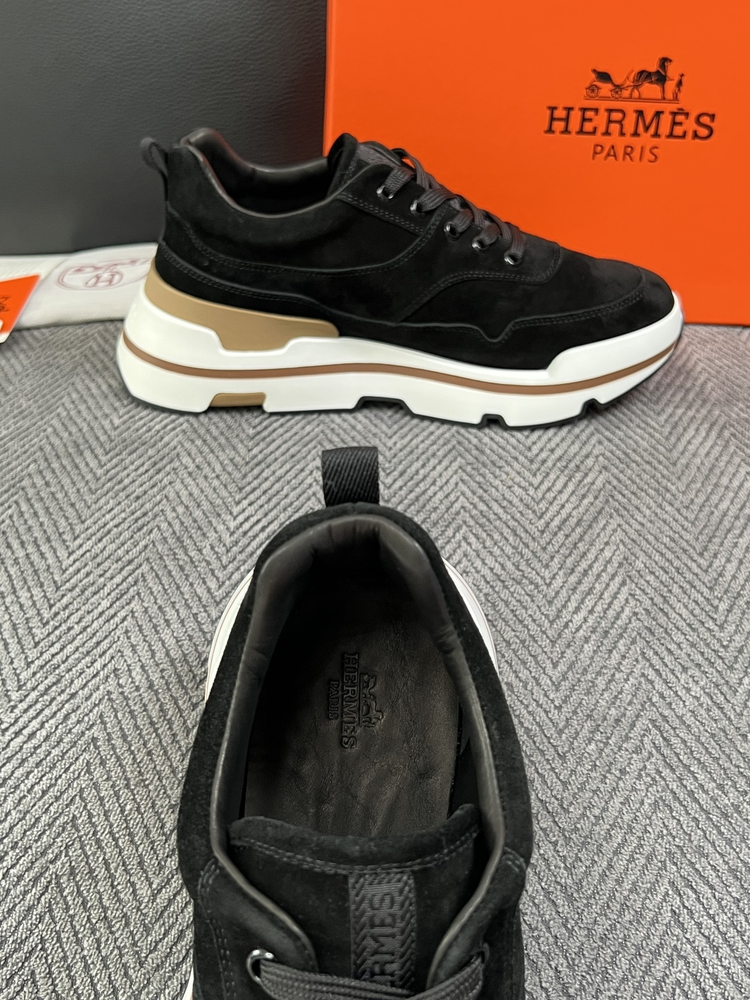 Hermes  高品质  顶级工艺品  爱马仕 专柜同步发售原厂配置，意大利进口原版牛皮面料，高品质拼接工艺，全进口水染