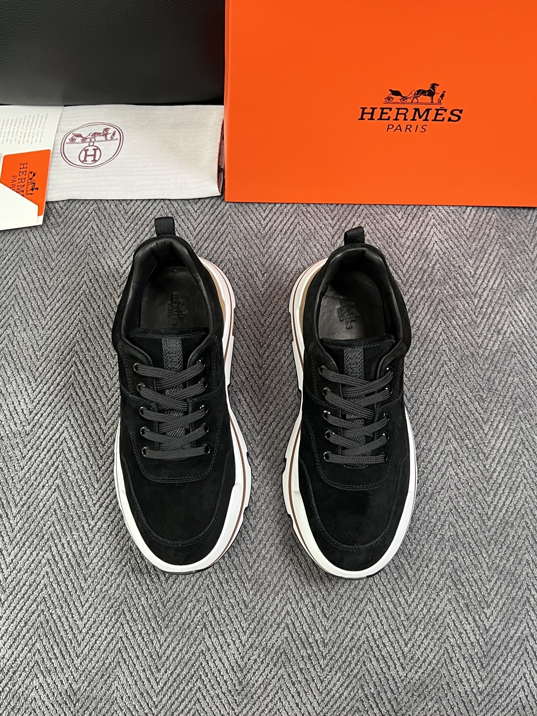 Hermes  高品质  顶级工艺品  爱马仕 专柜同步发售原厂配置，意大利进口原版牛皮面料，高品质拼接工艺，全进口水染
