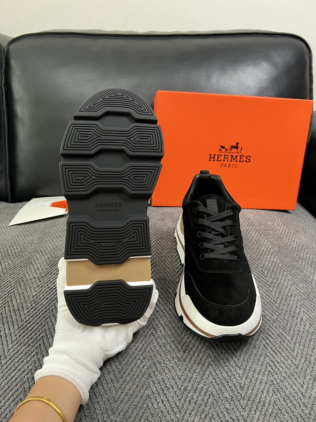 Hermes  高品质  顶级工艺品  爱马仕 专柜同步发售原厂配置，意大利进口原版牛皮面料，高品质拼接工艺，全进口水染